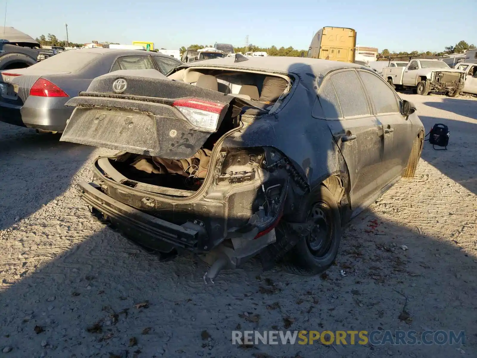 4 Photograph of a damaged car 5YFDPRAE7LP078121 TOYOTA COROLLA 2020