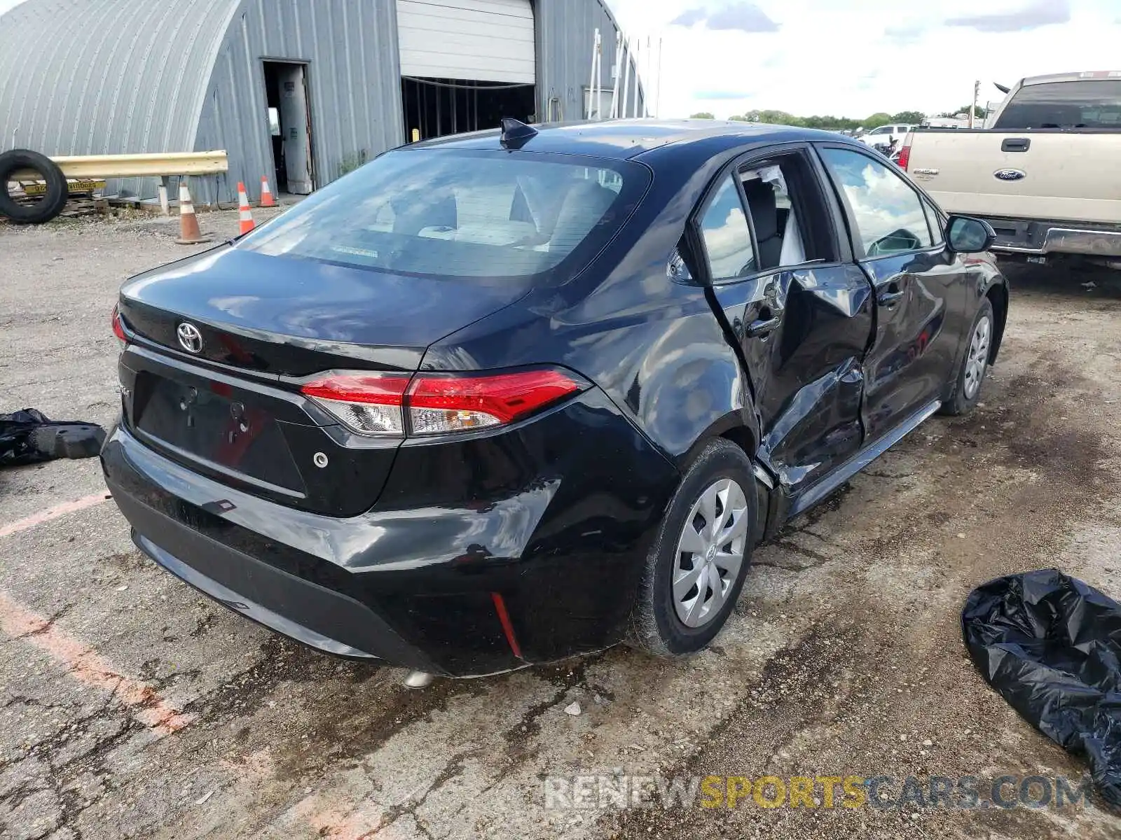 4 Photograph of a damaged car 5YFDPRAE8LP014752 TOYOTA COROLLA 2020