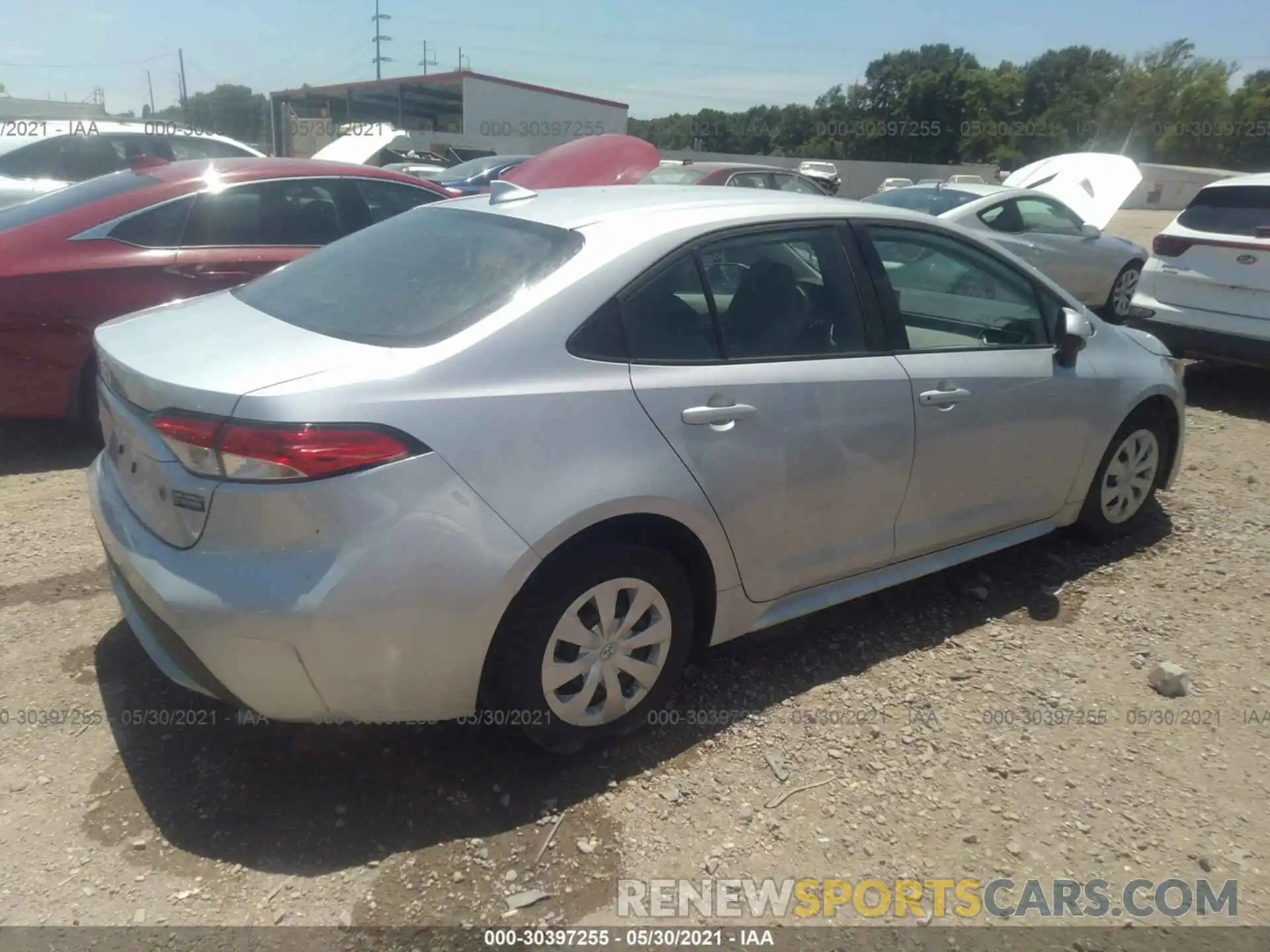 4 Photograph of a damaged car 5YFDPRAE8LP030322 TOYOTA COROLLA 2020