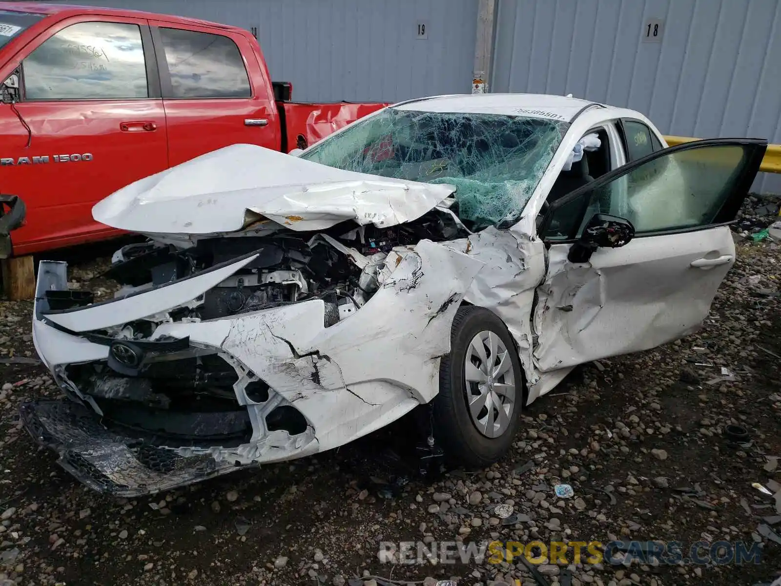 2 Photograph of a damaged car 5YFDPRAE8LP047833 TOYOTA COROLLA 2020