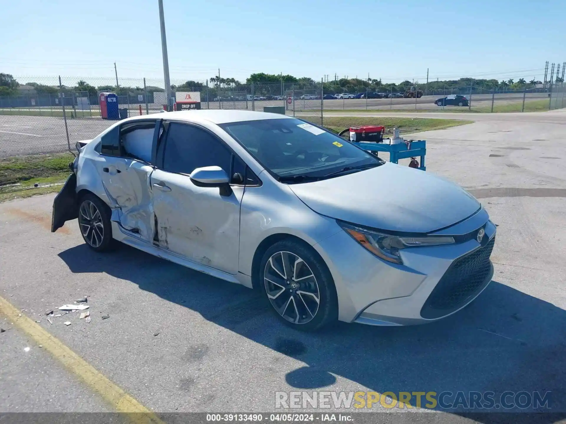 1 Photograph of a damaged car 5YFDPRAE8LP070805 TOYOTA COROLLA 2020