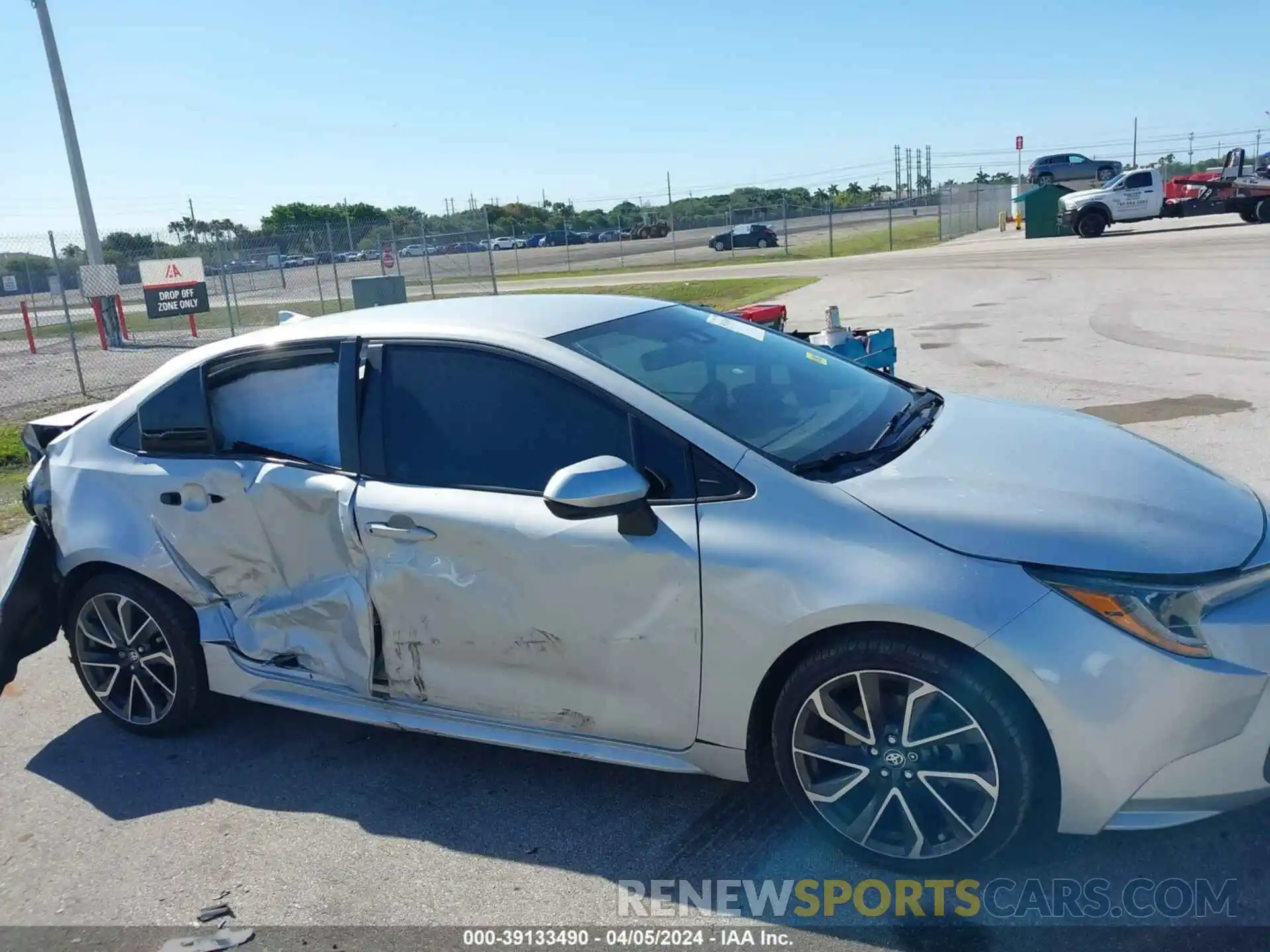 13 Photograph of a damaged car 5YFDPRAE8LP070805 TOYOTA COROLLA 2020