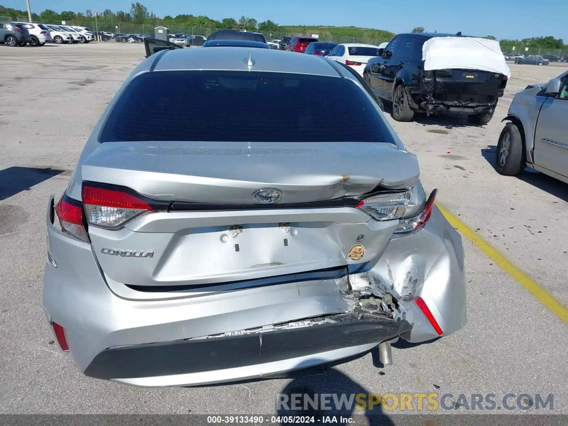 16 Photograph of a damaged car 5YFDPRAE8LP070805 TOYOTA COROLLA 2020