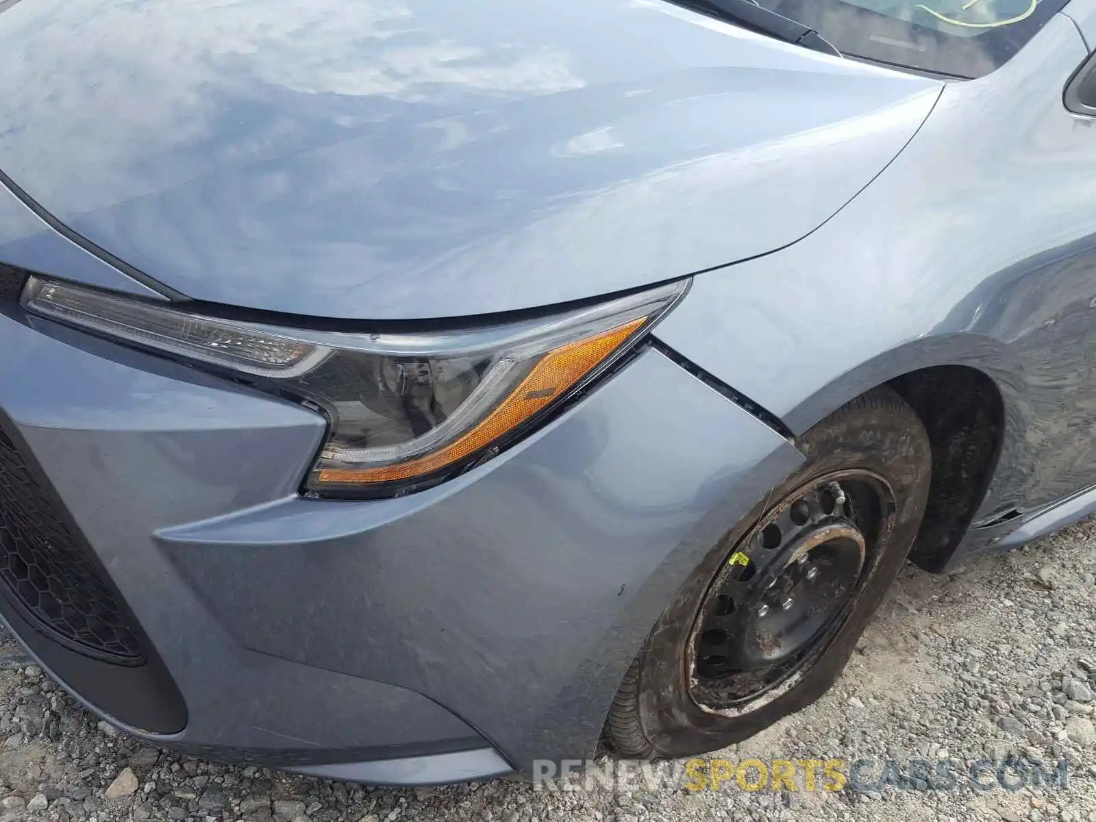 9 Photograph of a damaged car 5YFDPRAE8LP073137 TOYOTA COROLLA 2020