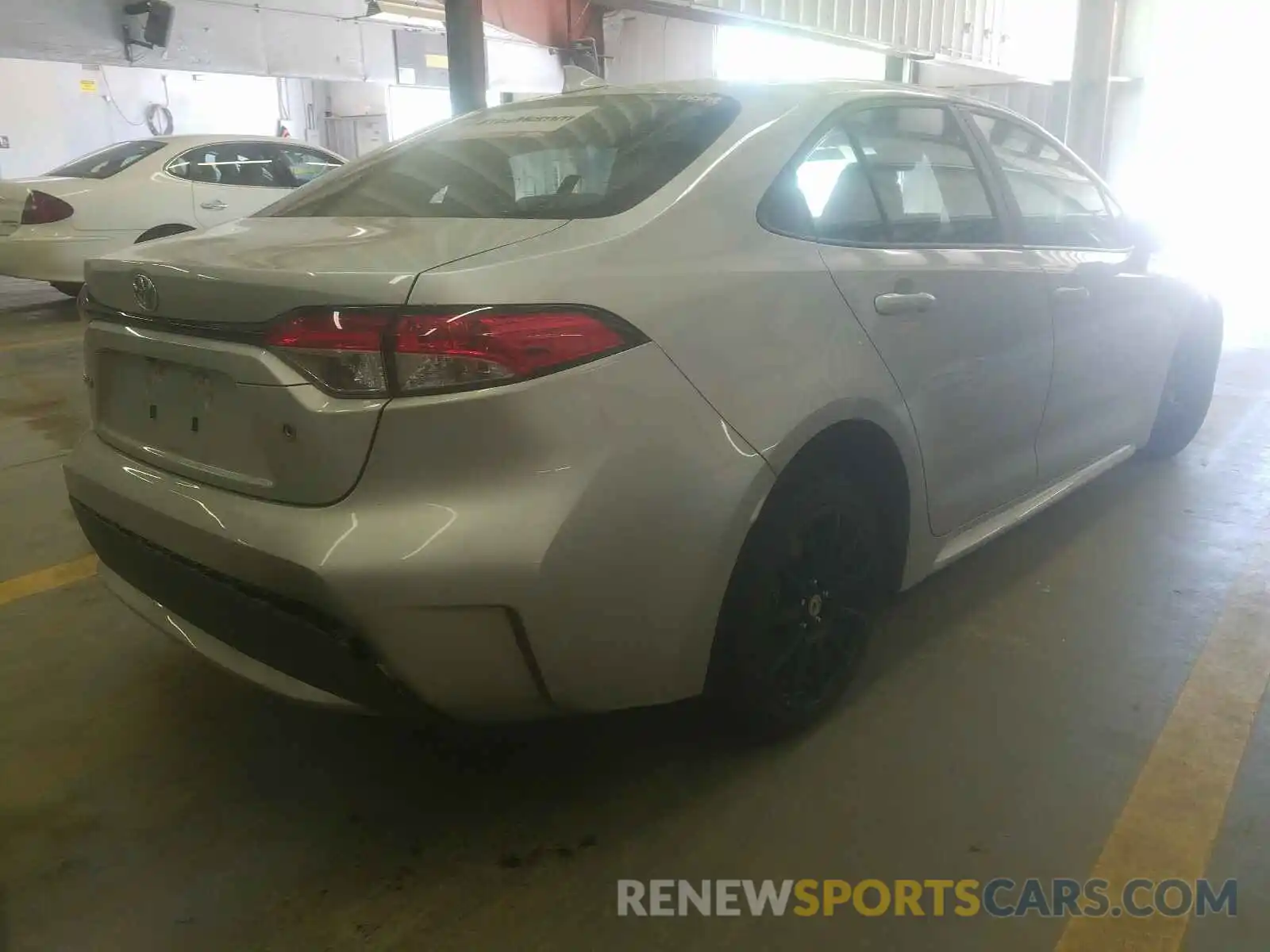 4 Photograph of a damaged car 5YFDPRAE8LP073171 TOYOTA COROLLA 2020