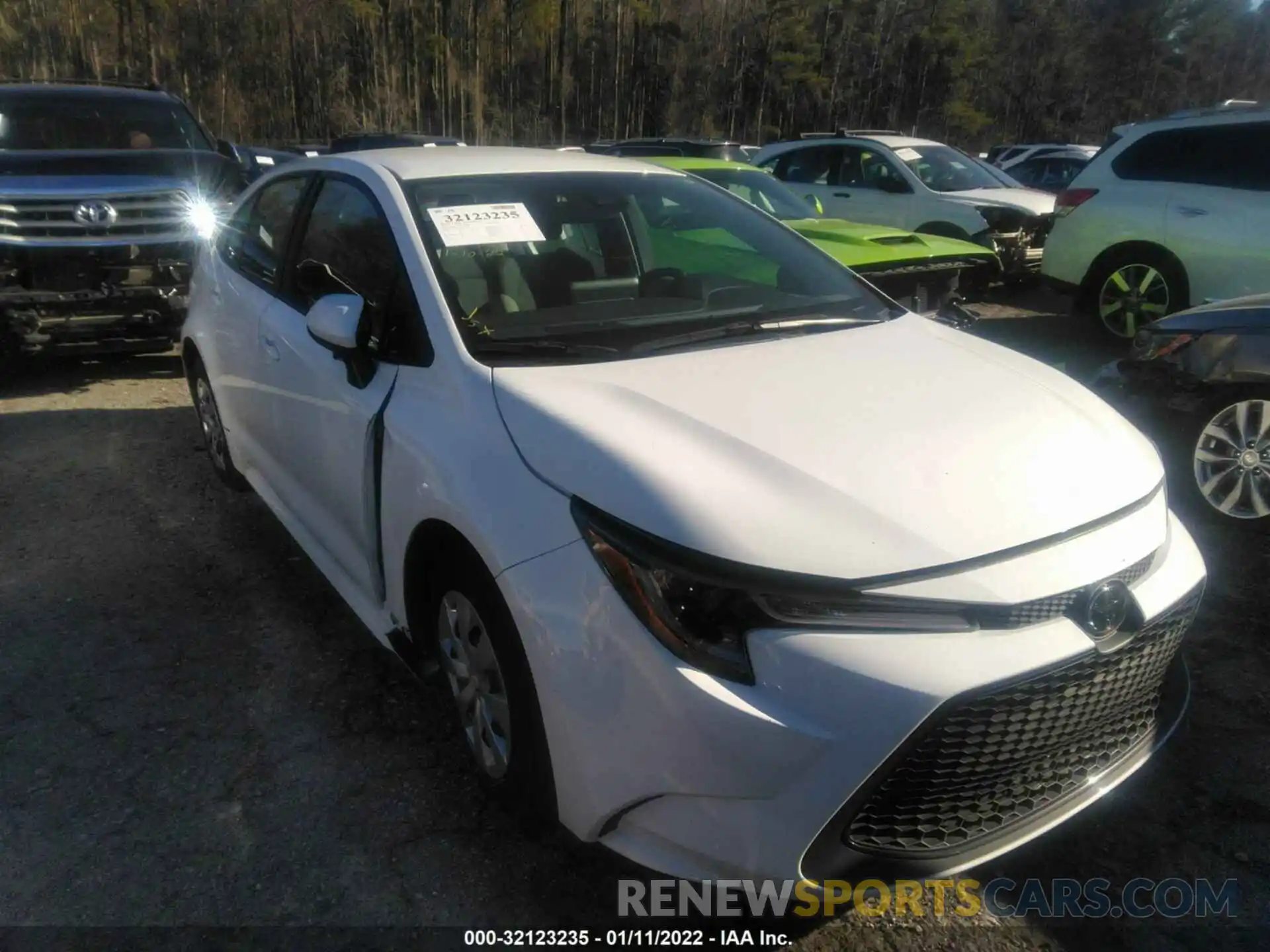 1 Photograph of a damaged car 5YFDPRAE8LP133255 TOYOTA COROLLA 2020