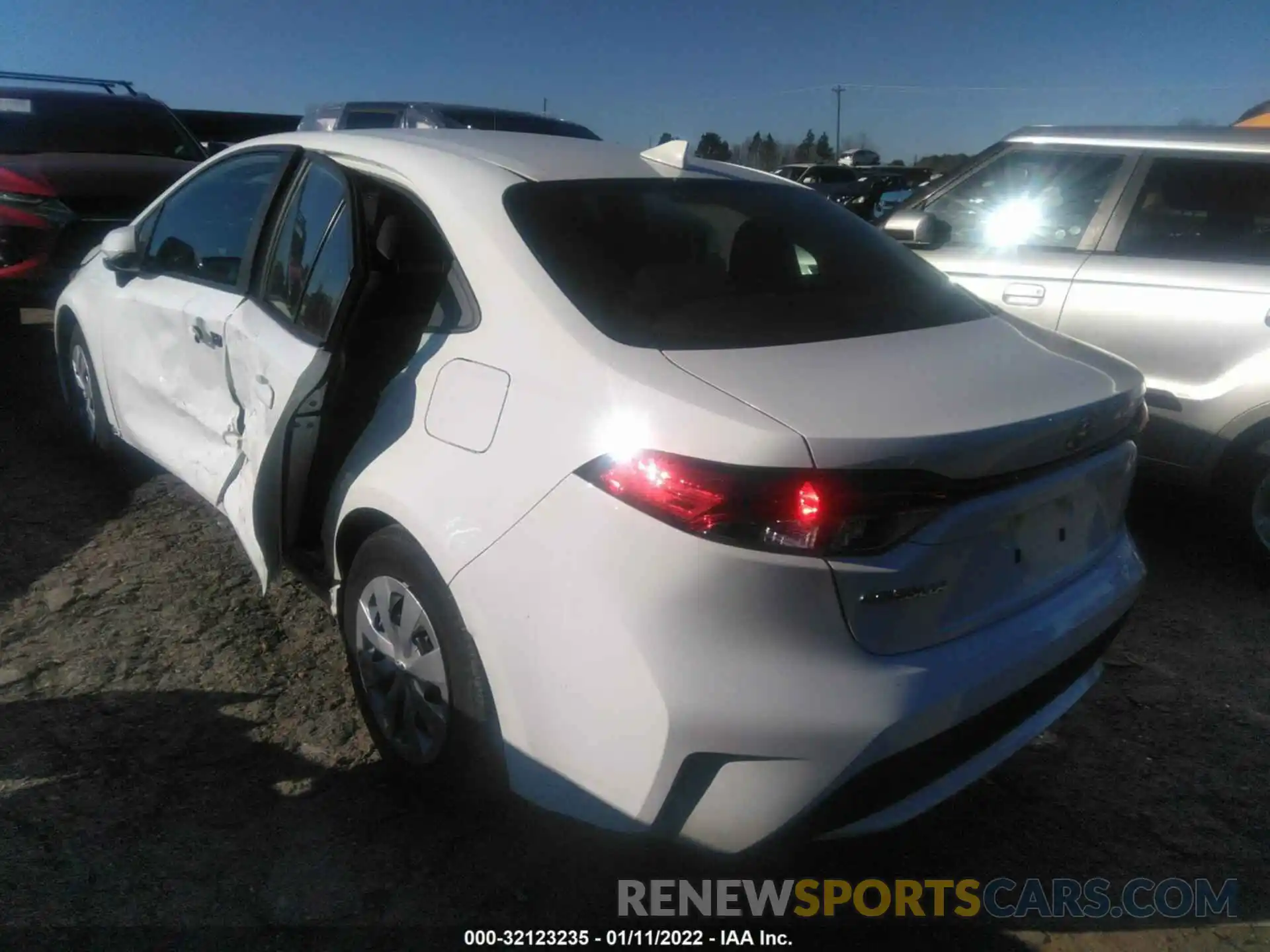 3 Photograph of a damaged car 5YFDPRAE8LP133255 TOYOTA COROLLA 2020