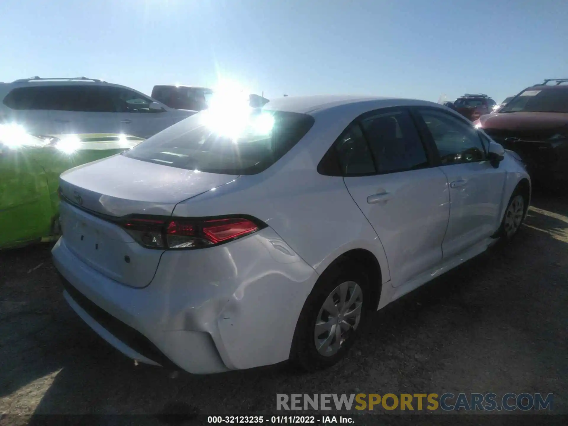 4 Photograph of a damaged car 5YFDPRAE8LP133255 TOYOTA COROLLA 2020