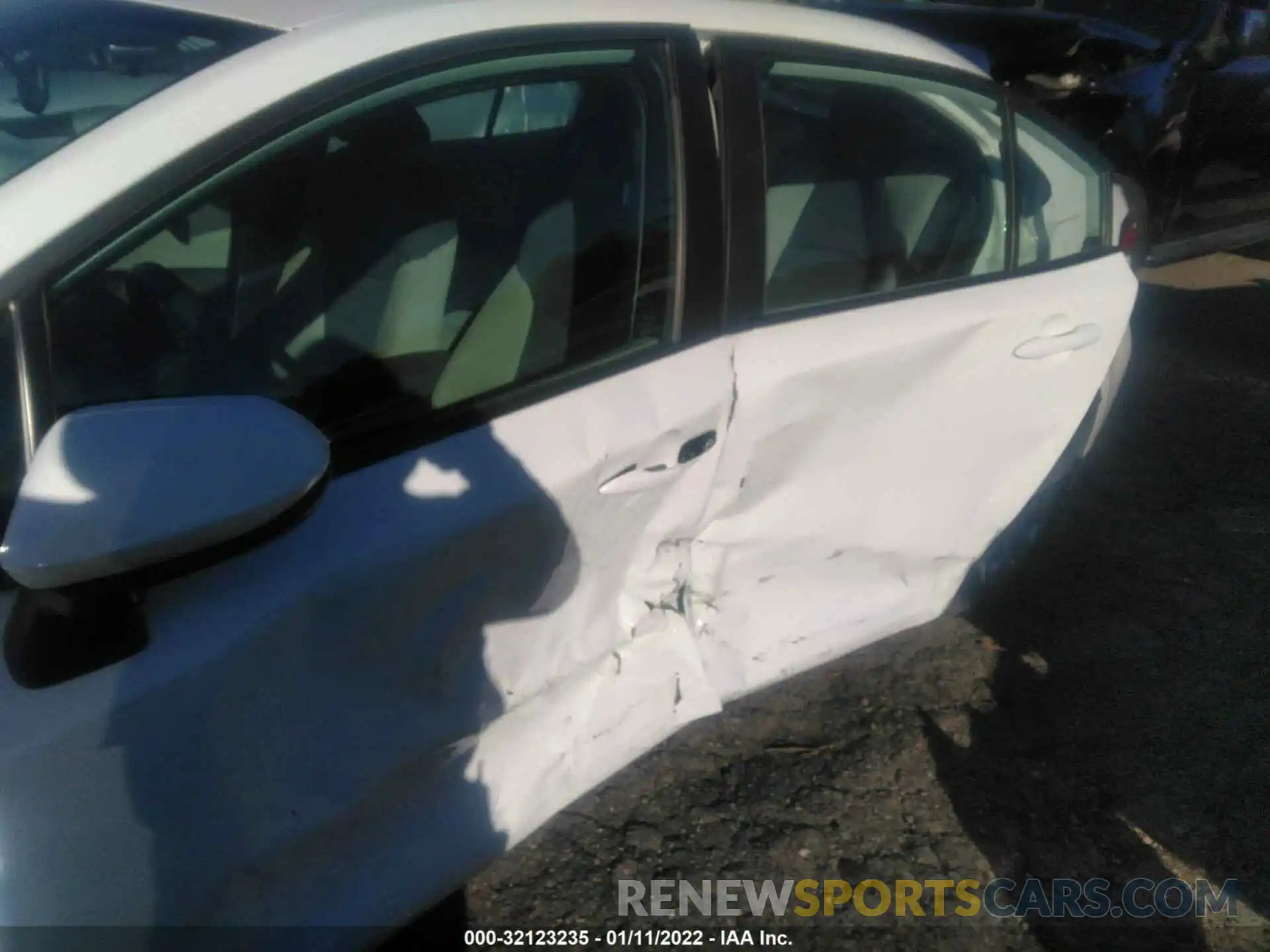 6 Photograph of a damaged car 5YFDPRAE8LP133255 TOYOTA COROLLA 2020