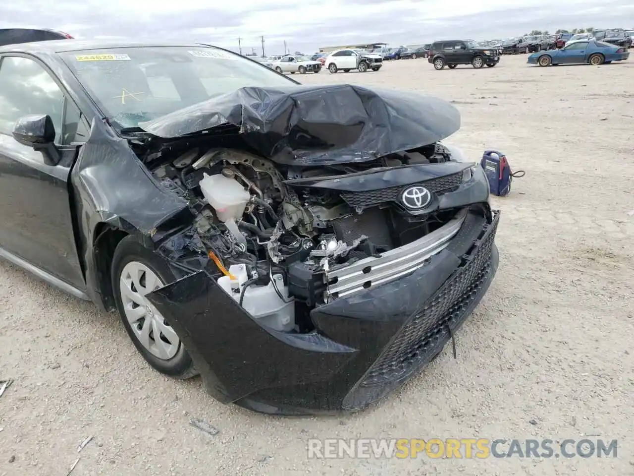 9 Photograph of a damaged car 5YFDPRAE9LP032094 TOYOTA COROLLA 2020