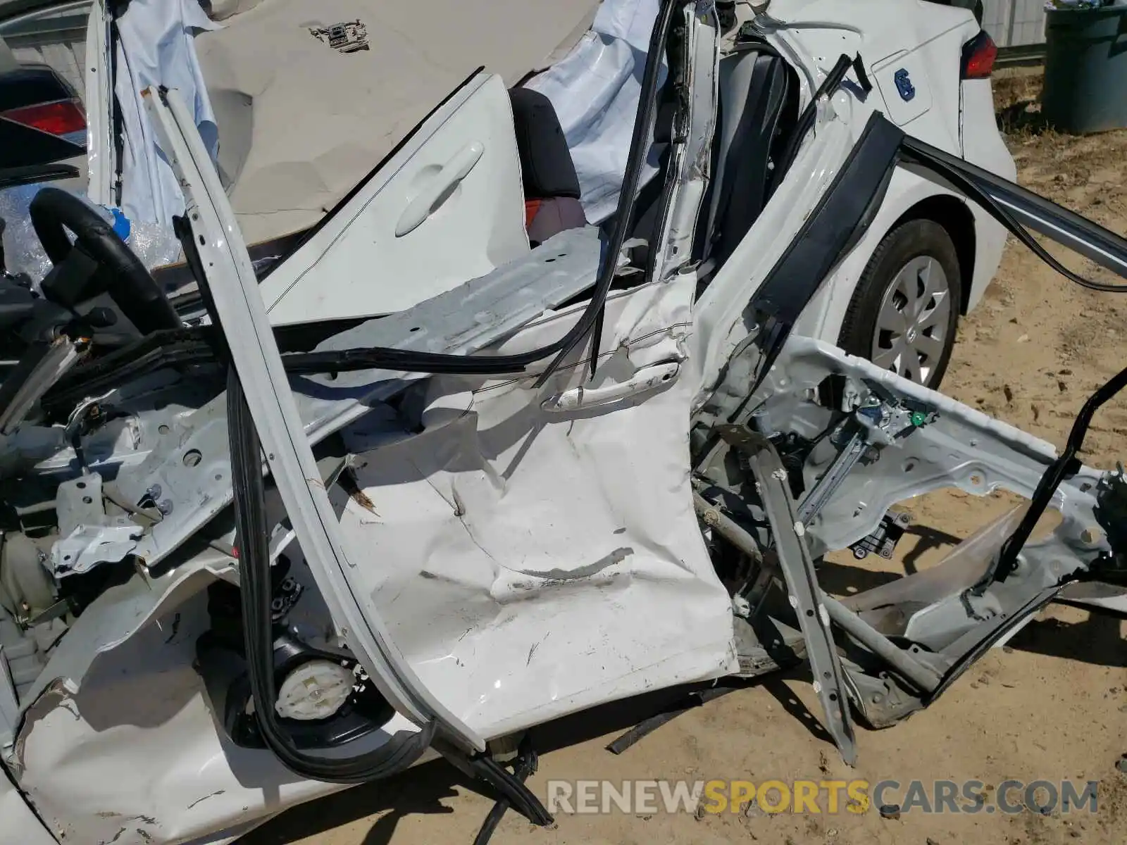 10 Photograph of a damaged car 5YFDPRAE9LP048117 TOYOTA COROLLA 2020