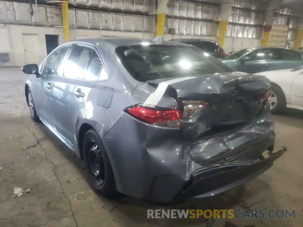 3 Photograph of a damaged car 5YFDPRAE9LP080260 TOYOTA COROLLA 2020