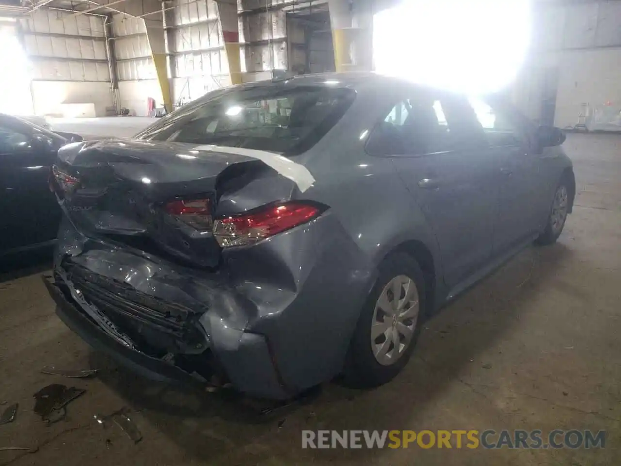 4 Photograph of a damaged car 5YFDPRAE9LP080260 TOYOTA COROLLA 2020