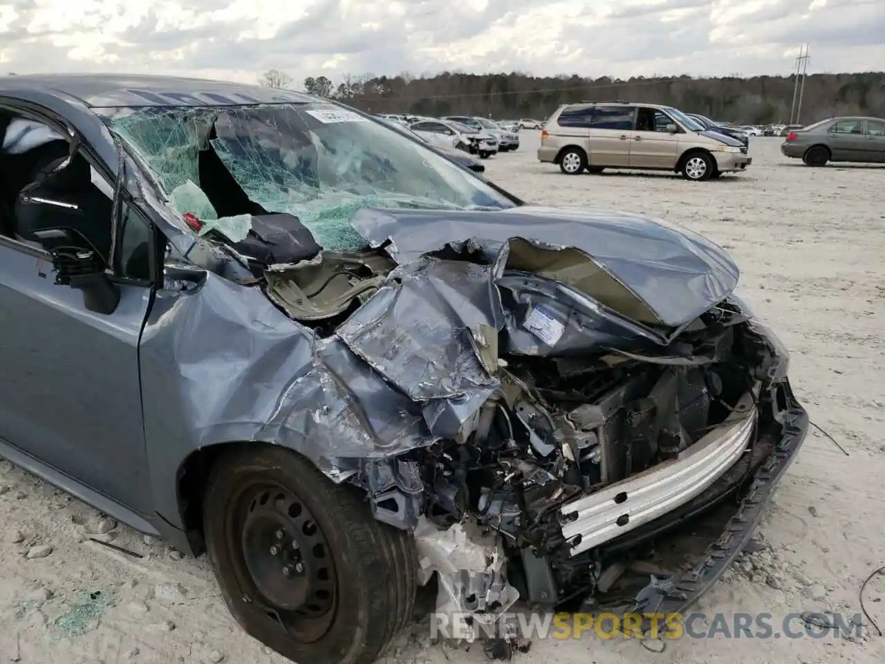 9 Photograph of a damaged car 5YFDPRAE9LP105772 TOYOTA COROLLA 2020