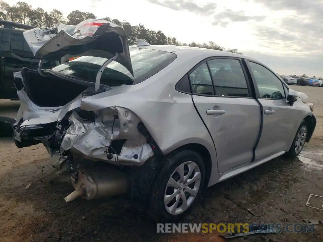 4 Photograph of a damaged car 5YFEPRAE0LP026169 TOYOTA COROLLA 2020