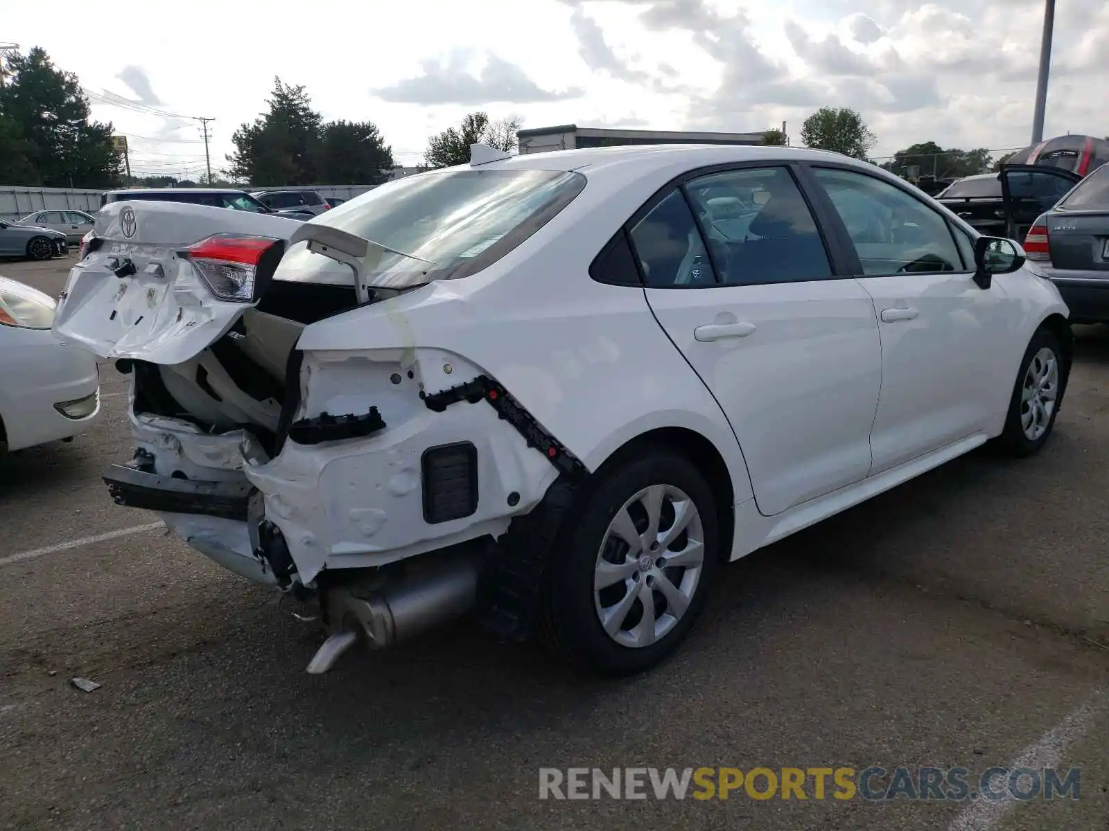 4 Photograph of a damaged car 5YFEPRAE0LP034630 TOYOTA COROLLA 2020