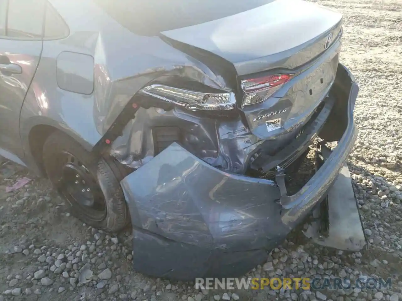 9 Photograph of a damaged car 5YFEPRAE0LP035471 TOYOTA COROLLA 2020