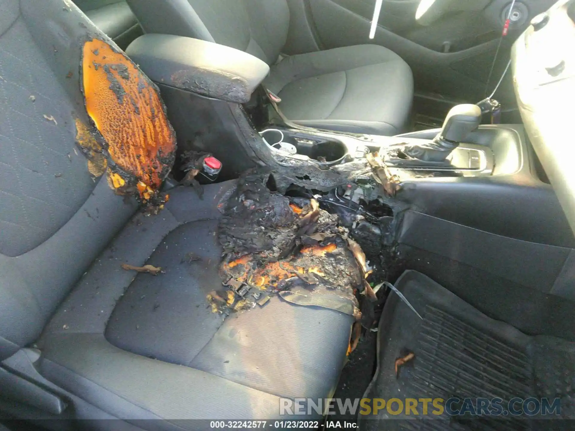 6 Photograph of a damaged car 5YFEPRAE0LP042839 TOYOTA COROLLA 2020