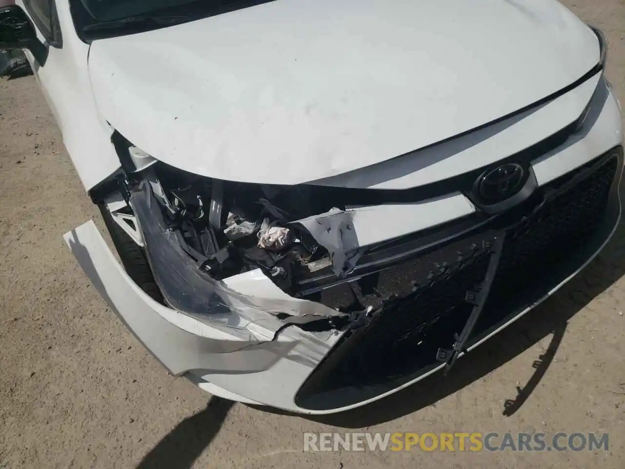 9 Photograph of a damaged car 5YFEPRAE0LP049855 TOYOTA COROLLA 2020