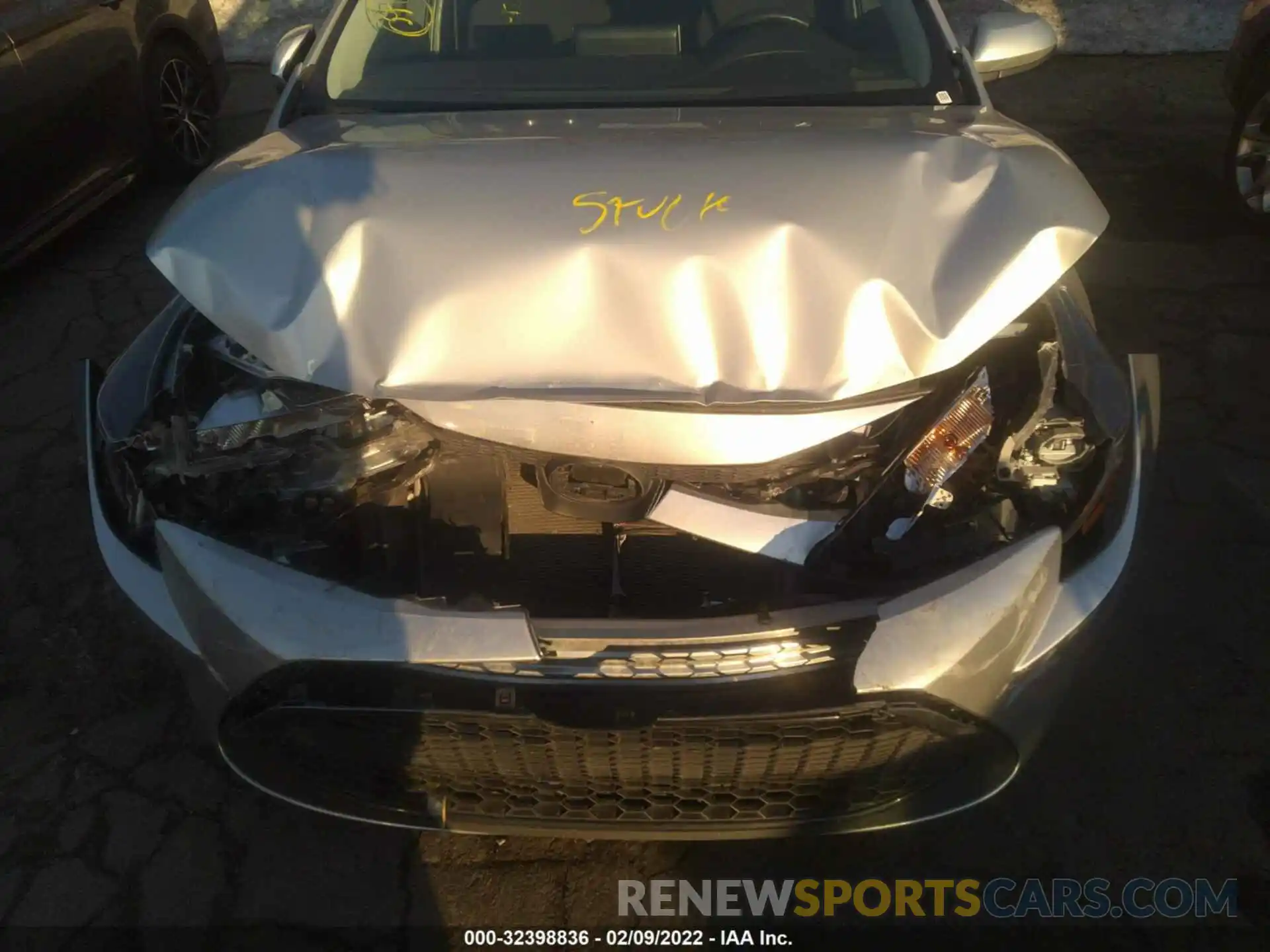 10 Photograph of a damaged car 5YFEPRAE0LP051136 TOYOTA COROLLA 2020