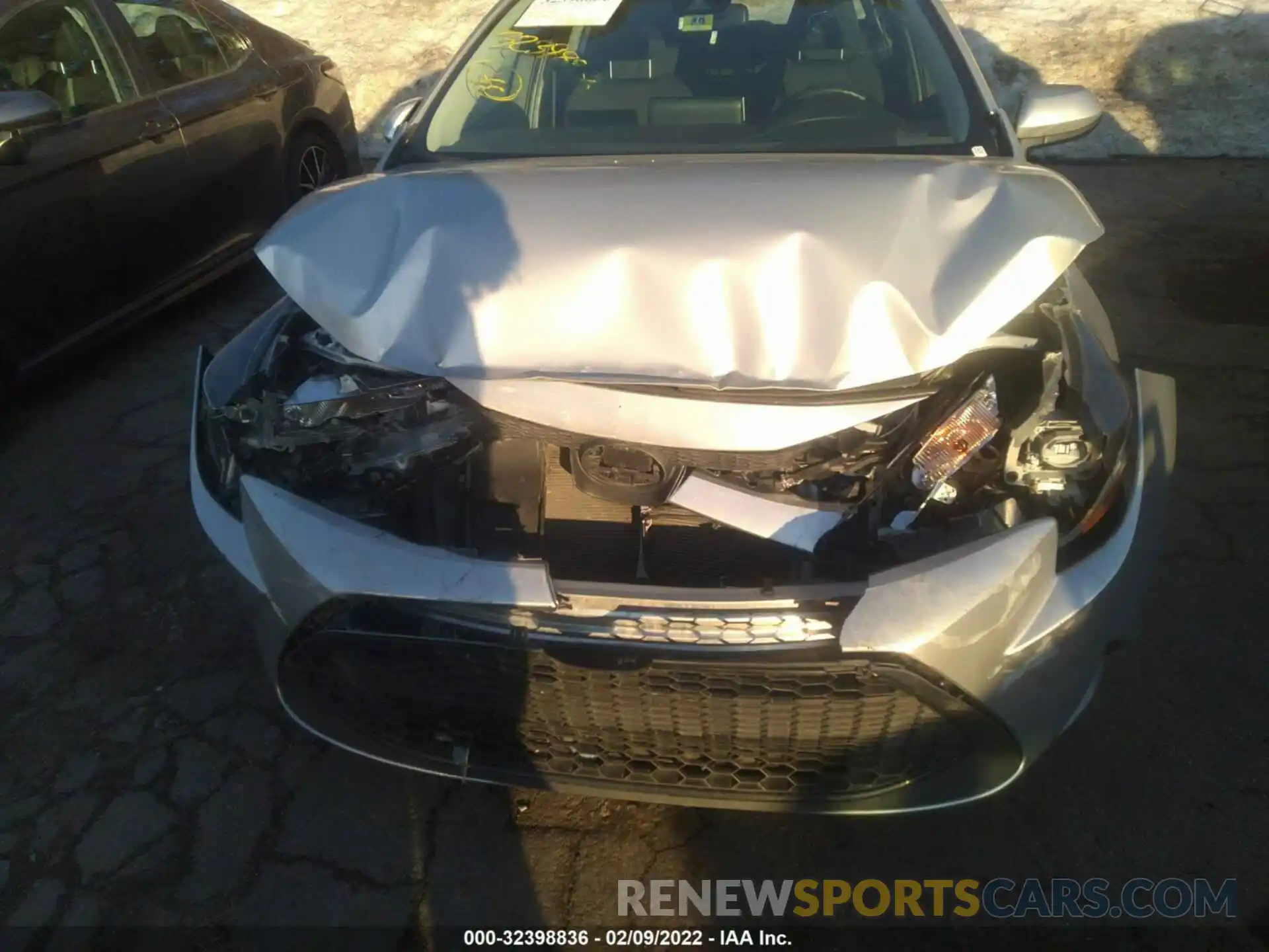 6 Photograph of a damaged car 5YFEPRAE0LP051136 TOYOTA COROLLA 2020