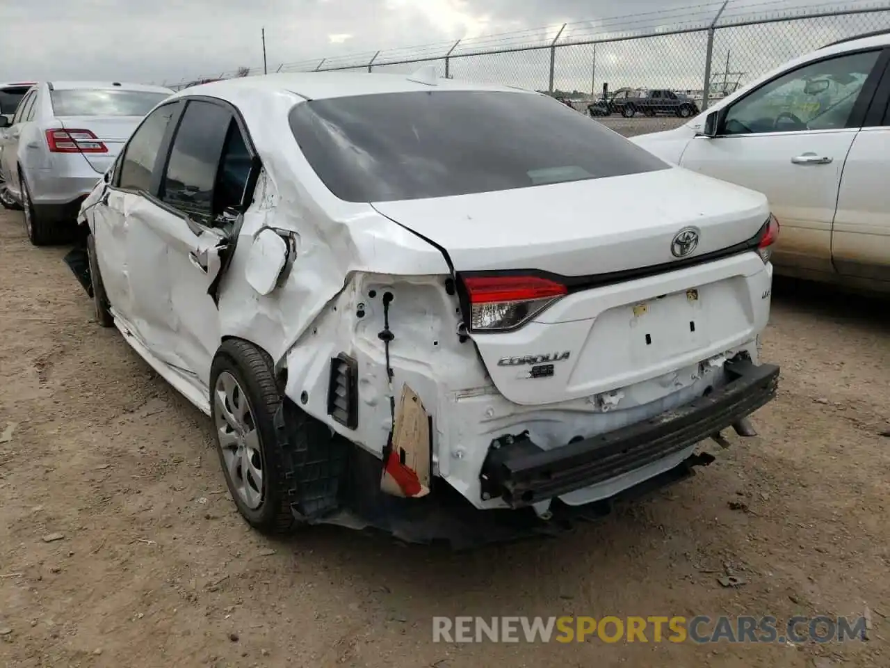 3 Photograph of a damaged car 5YFEPRAE0LP054683 TOYOTA COROLLA 2020