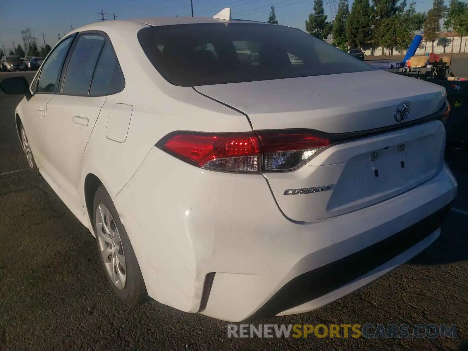 3 Photograph of a damaged car 5YFEPRAE0LP063982 TOYOTA COROLLA 2020