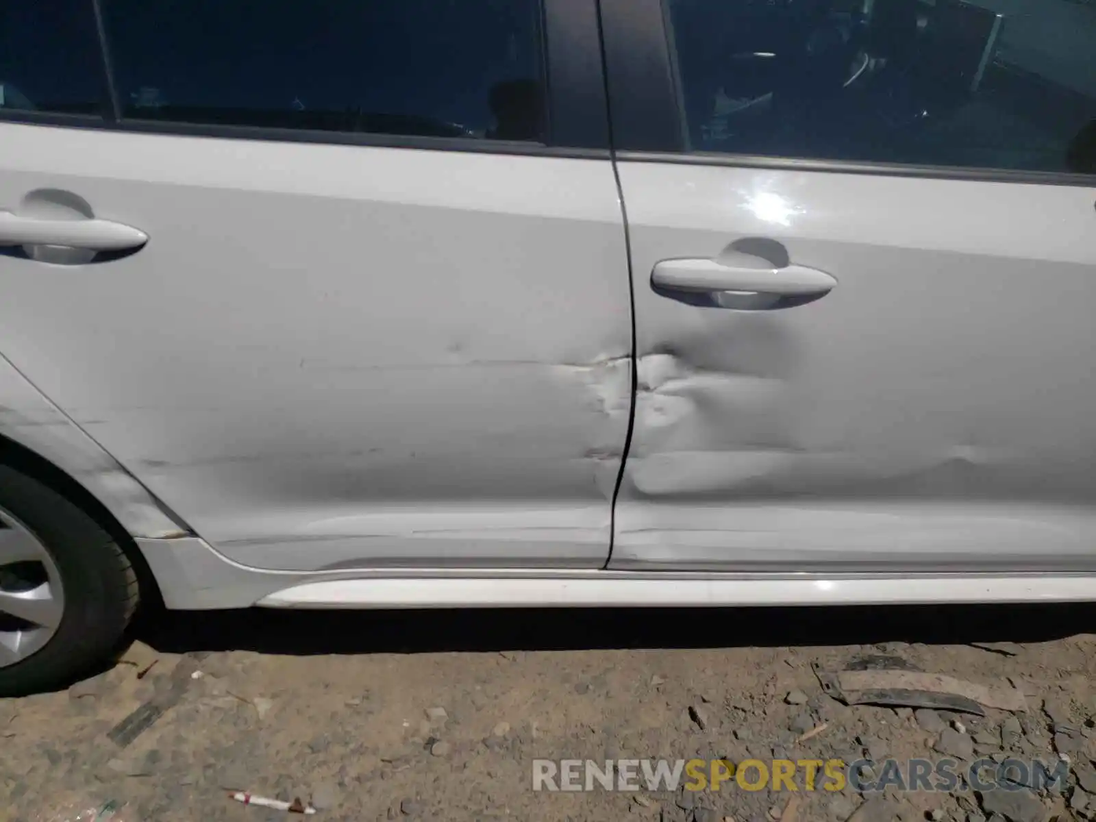 9 Photograph of a damaged car 5YFEPRAE0LP065778 TOYOTA COROLLA 2020