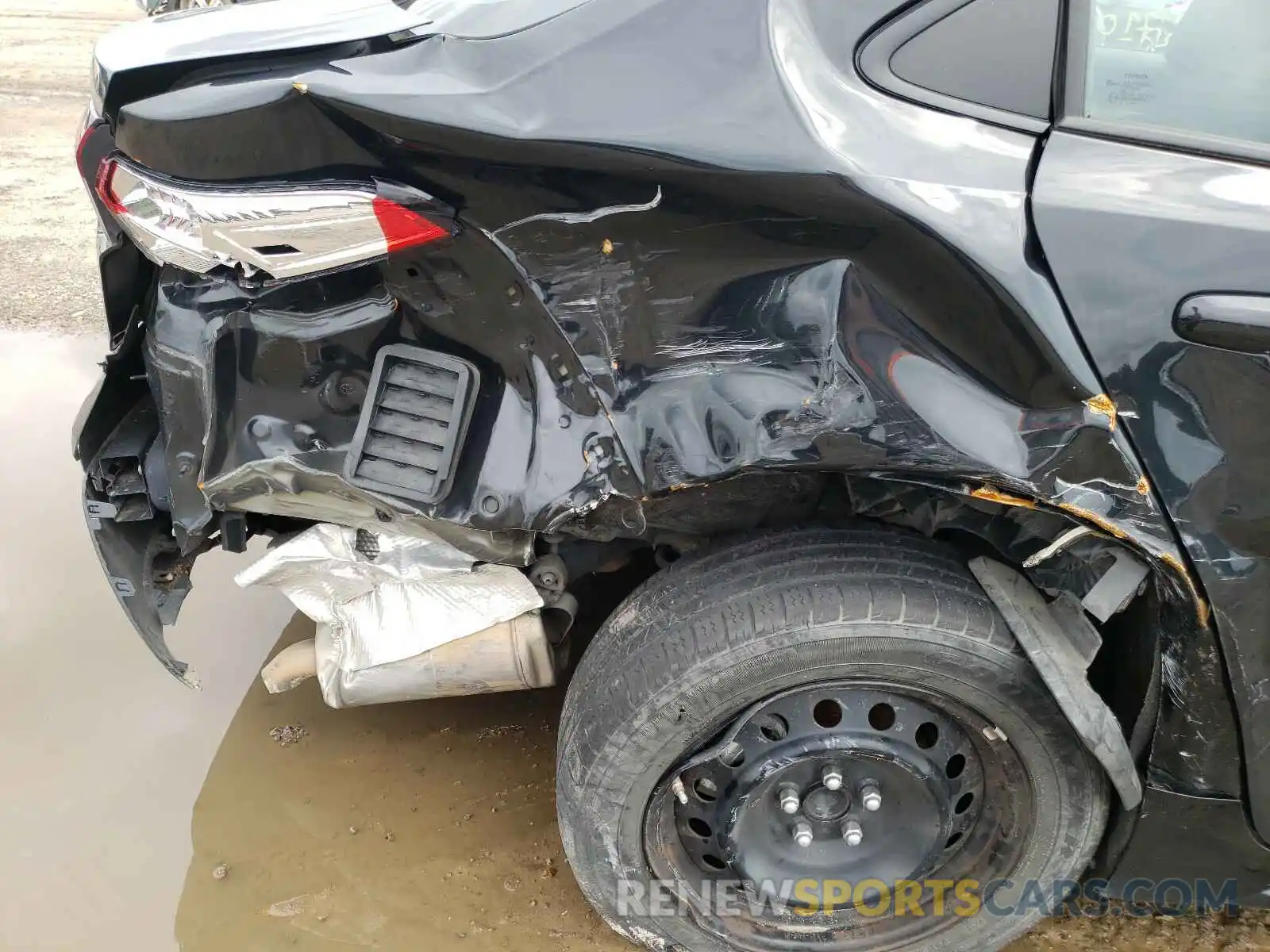 9 Photograph of a damaged car 5YFEPRAE0LP068129 TOYOTA COROLLA 2020