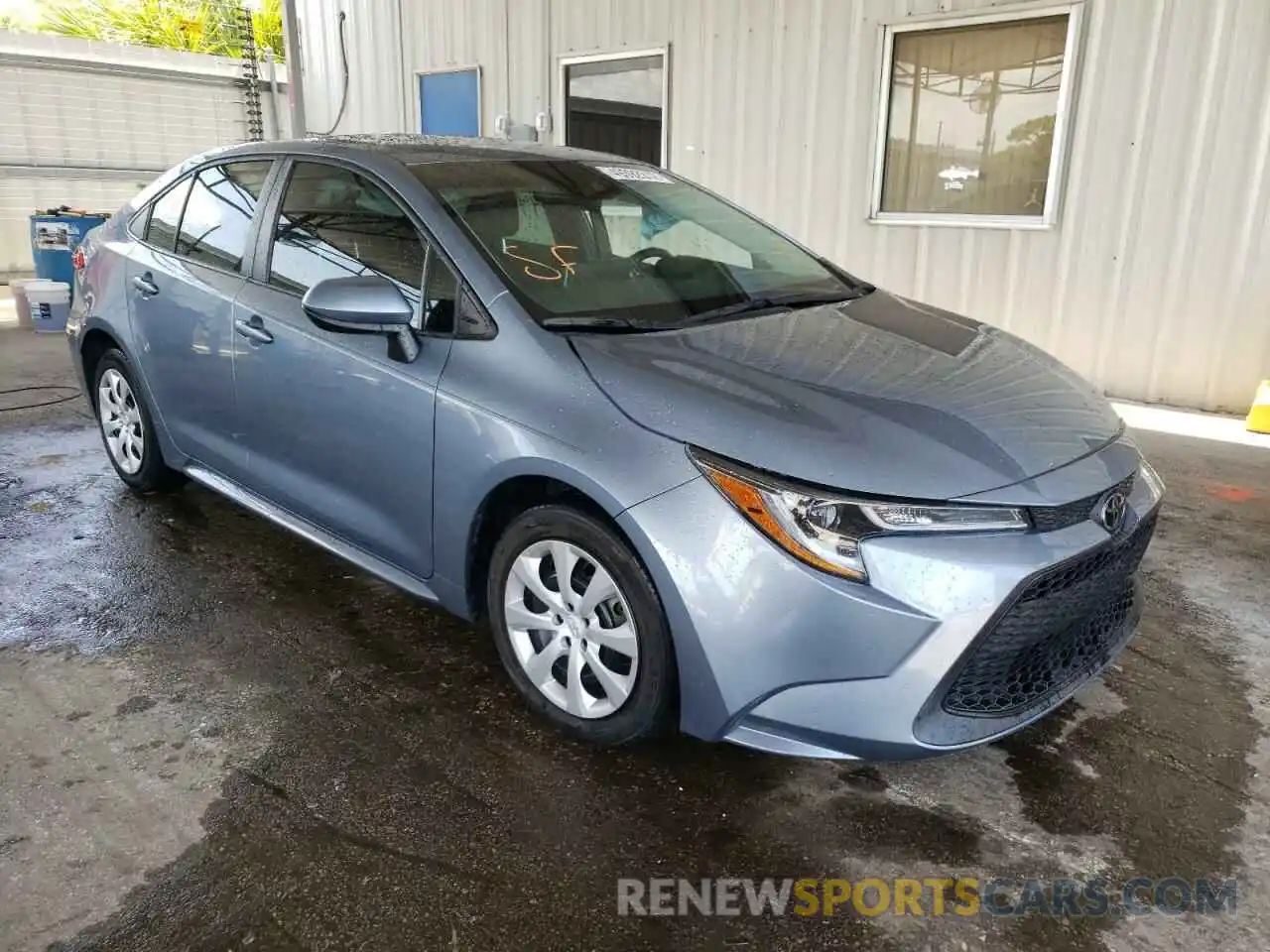 1 Photograph of a damaged car 5YFEPRAE0LP074674 TOYOTA COROLLA 2020