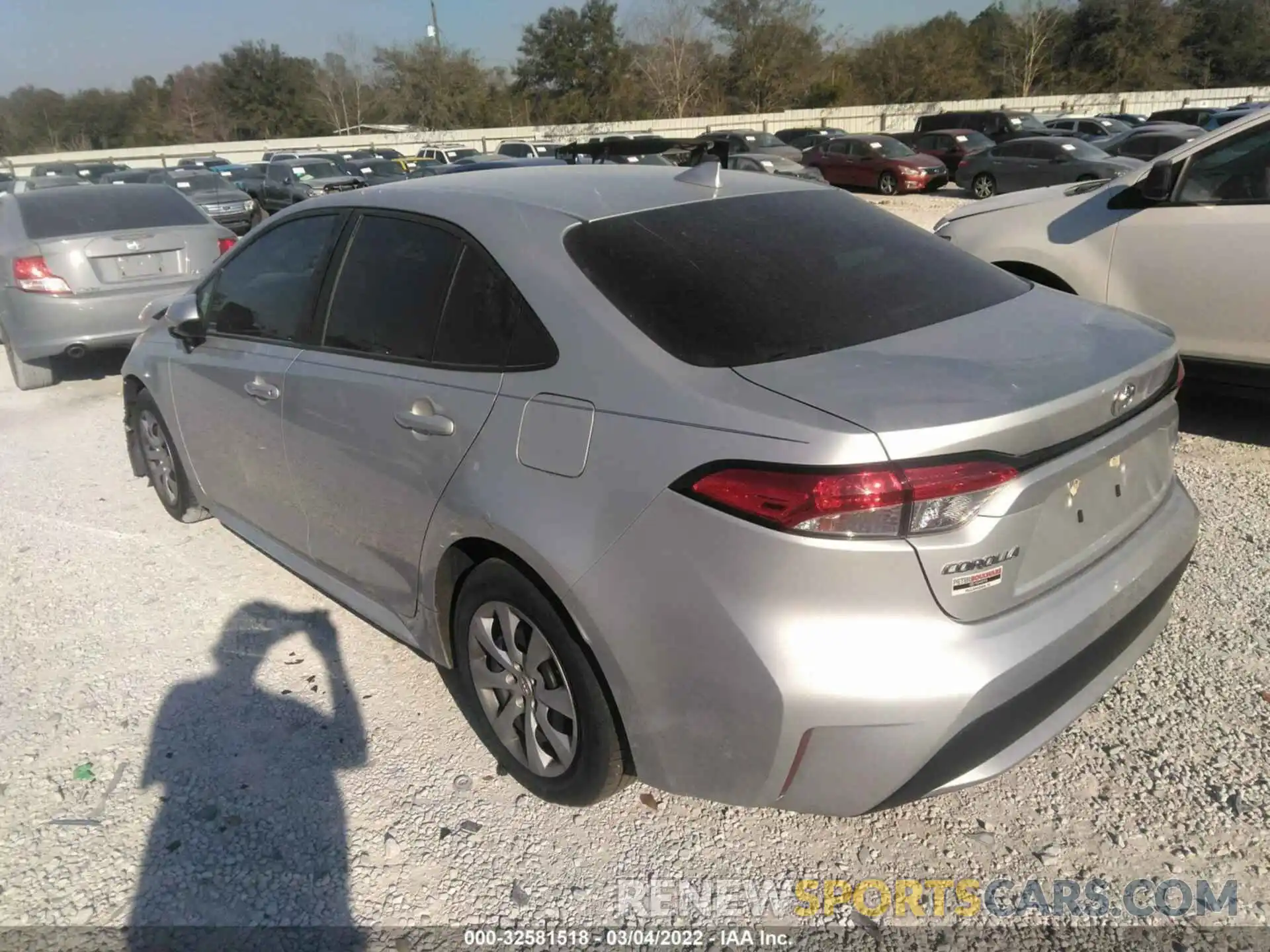 3 Photograph of a damaged car 5YFEPRAE0LP082404 TOYOTA COROLLA 2020