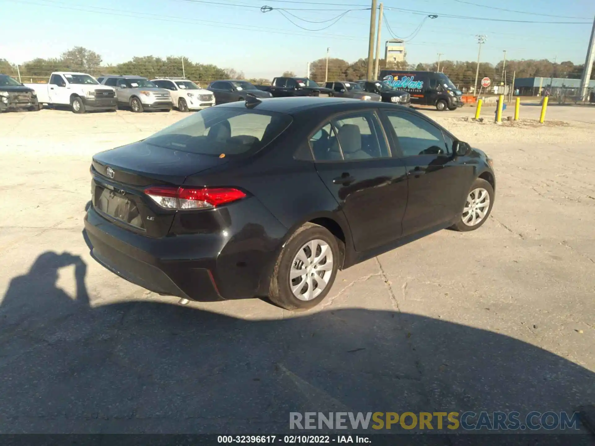 4 Photograph of a damaged car 5YFEPRAE0LP085190 TOYOTA COROLLA 2020