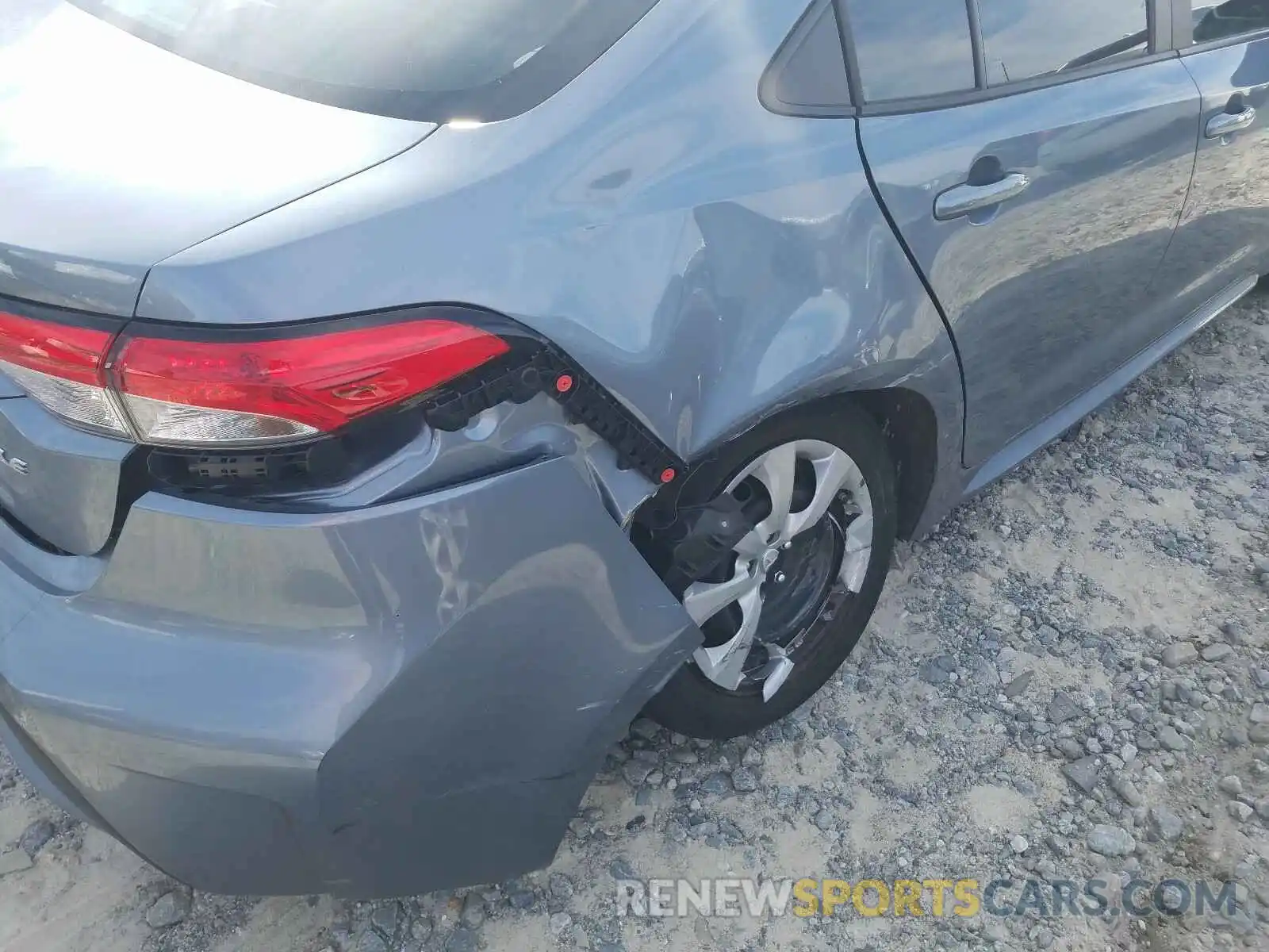 9 Photograph of a damaged car 5YFEPRAE0LP086064 TOYOTA COROLLA 2020