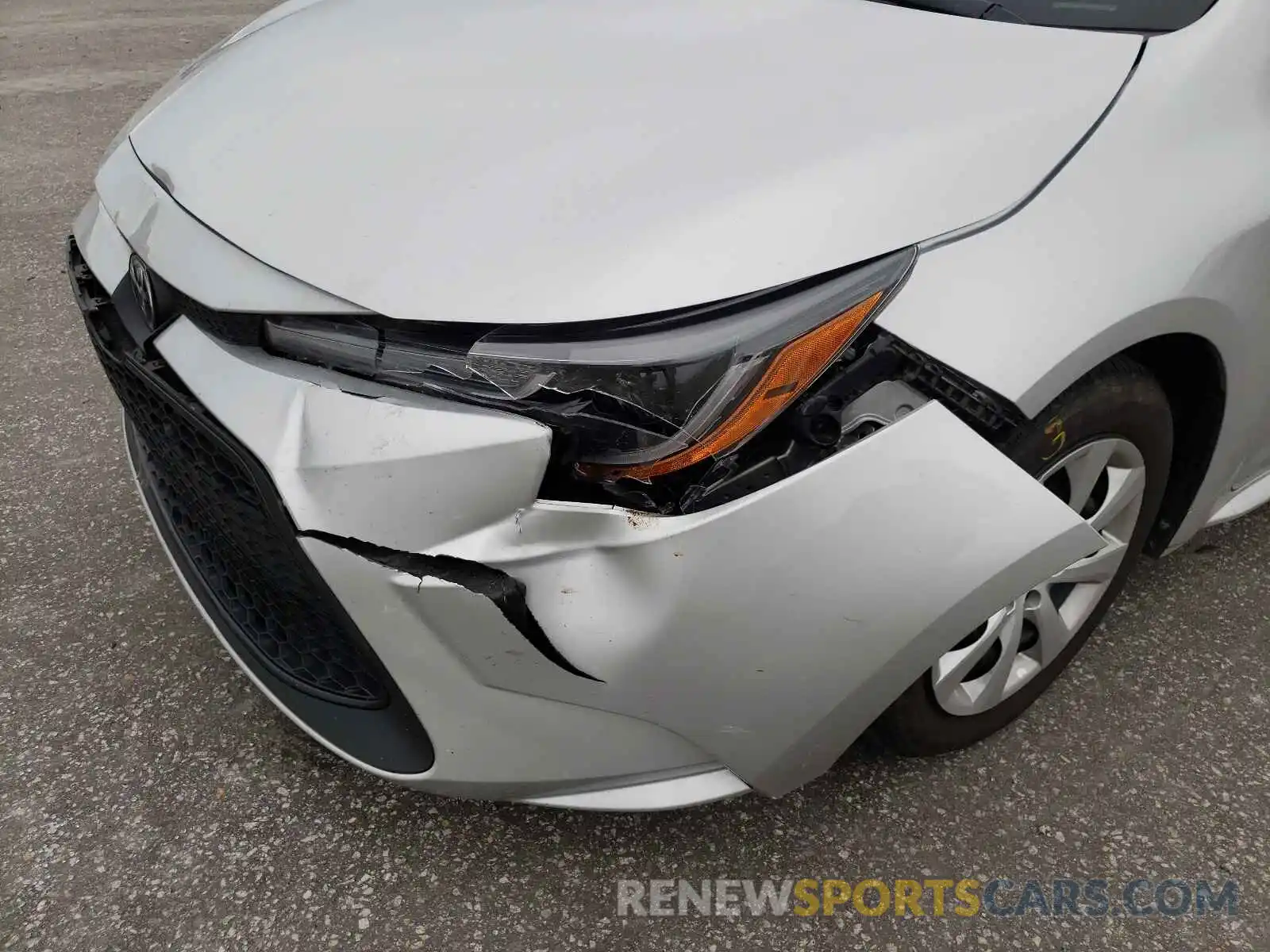 9 Photograph of a damaged car 5YFEPRAE0LP088560 TOYOTA COROLLA 2020