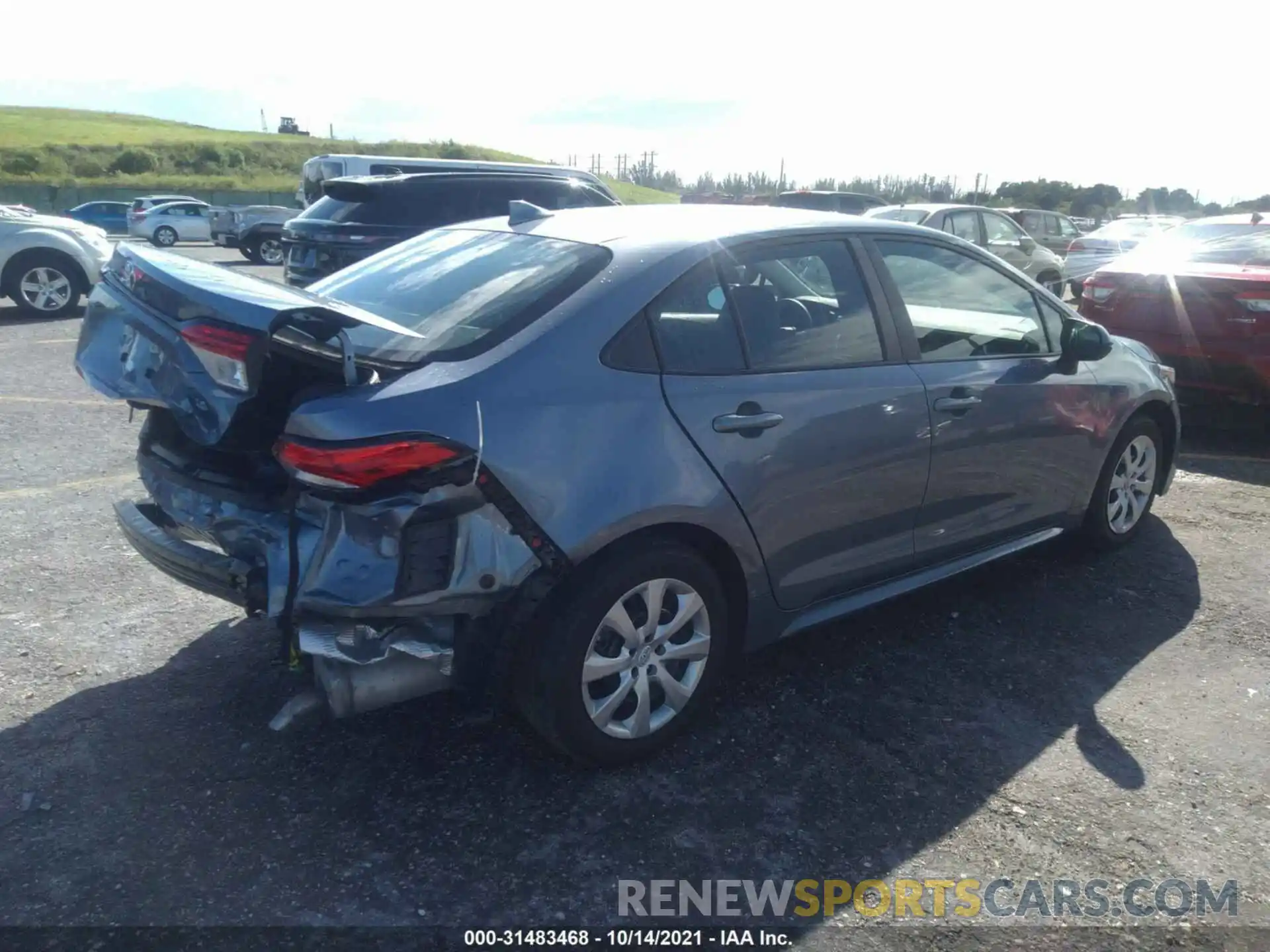 4 Photograph of a damaged car 5YFEPRAE0LP094200 TOYOTA COROLLA 2020