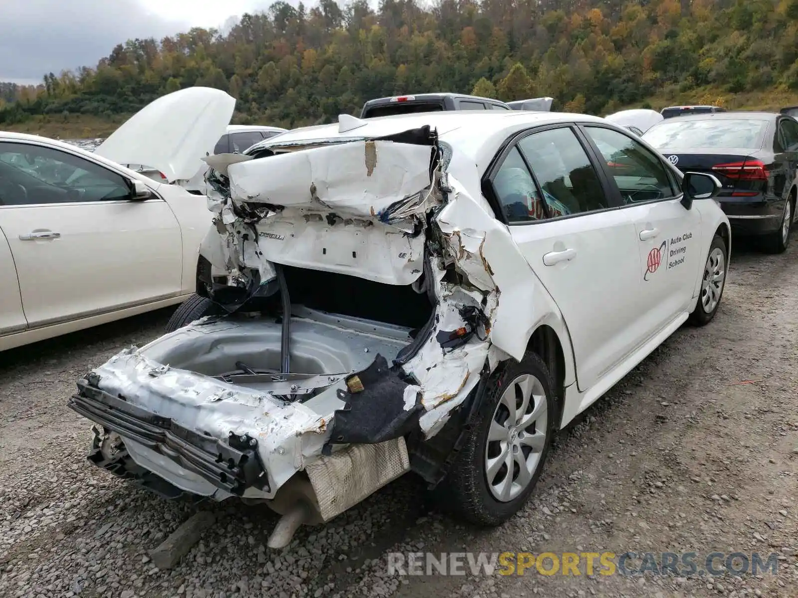 4 Photograph of a damaged car 5YFEPRAE0LP095198 TOYOTA COROLLA 2020