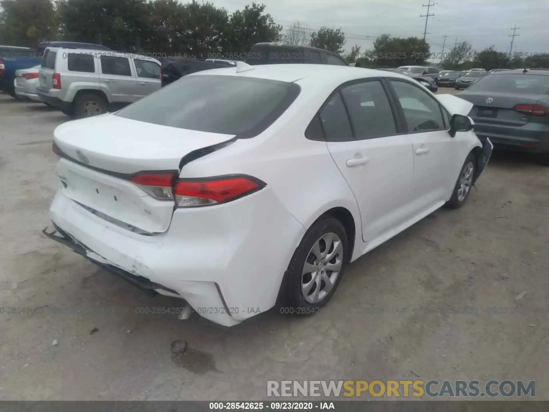 4 Photograph of a damaged car 5YFEPRAE0LP096013 TOYOTA COROLLA 2020