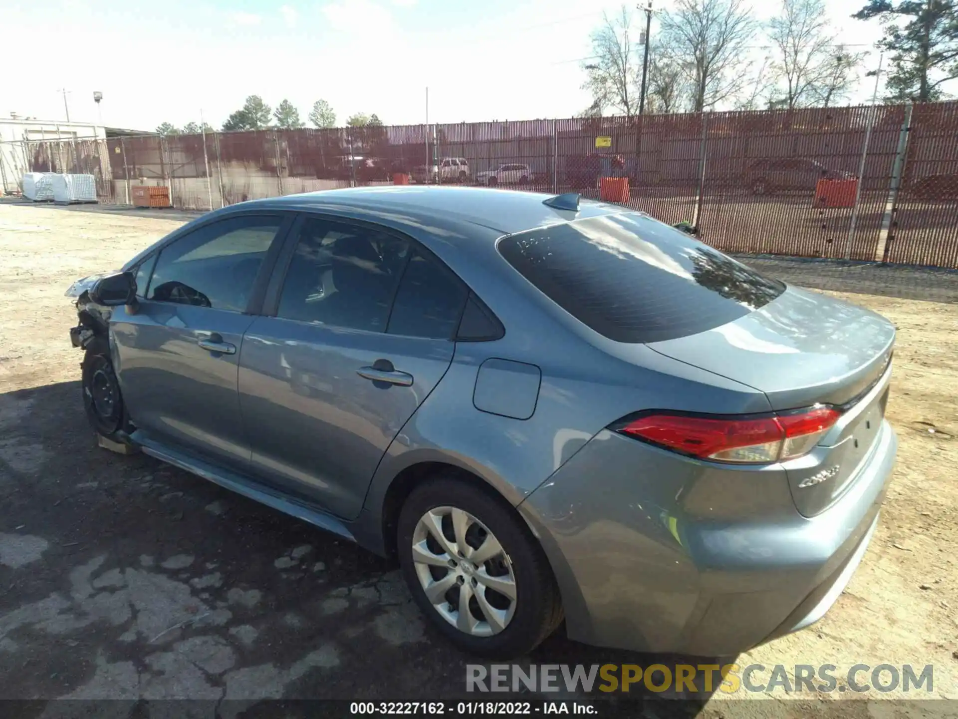 3 Photograph of a damaged car 5YFEPRAE0LP096366 TOYOTA COROLLA 2020