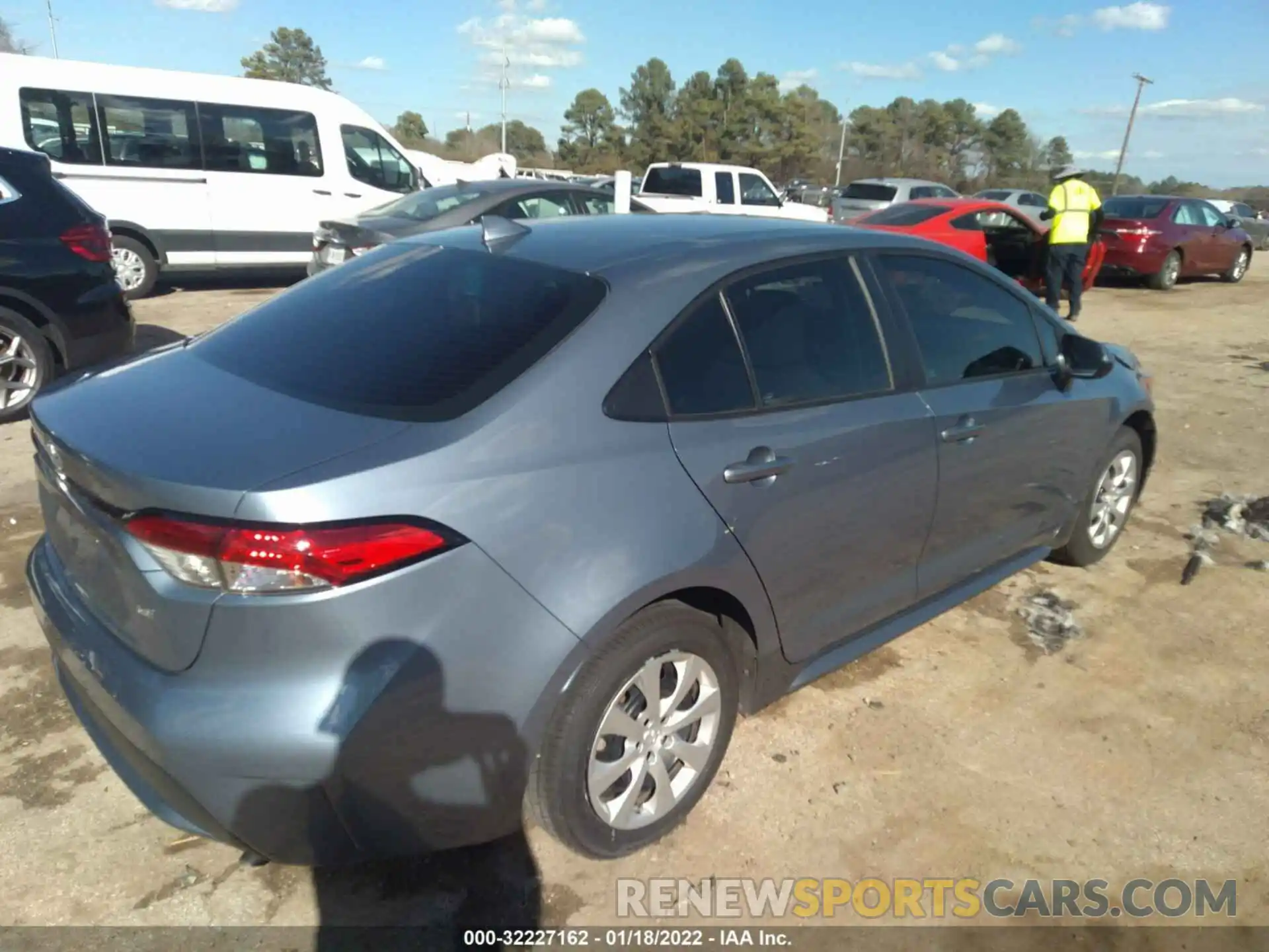 4 Photograph of a damaged car 5YFEPRAE0LP096366 TOYOTA COROLLA 2020