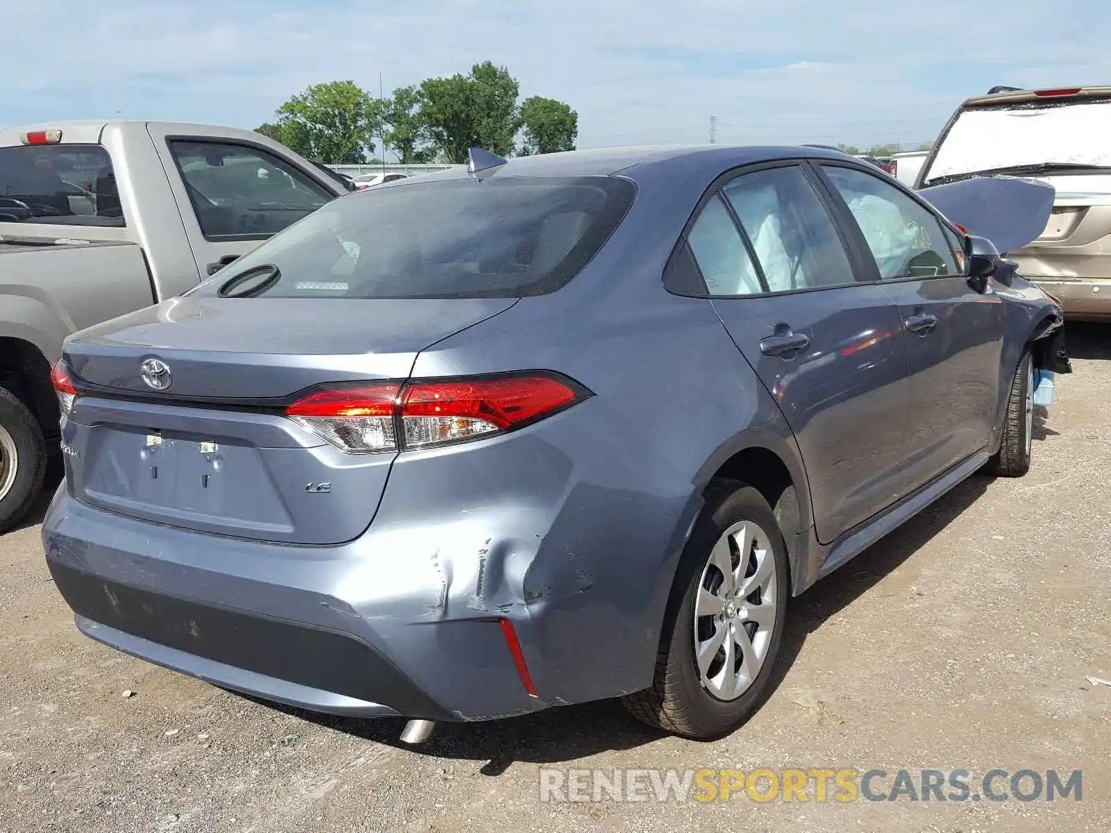 4 Photograph of a damaged car 5YFEPRAE0LP097002 TOYOTA COROLLA 2020