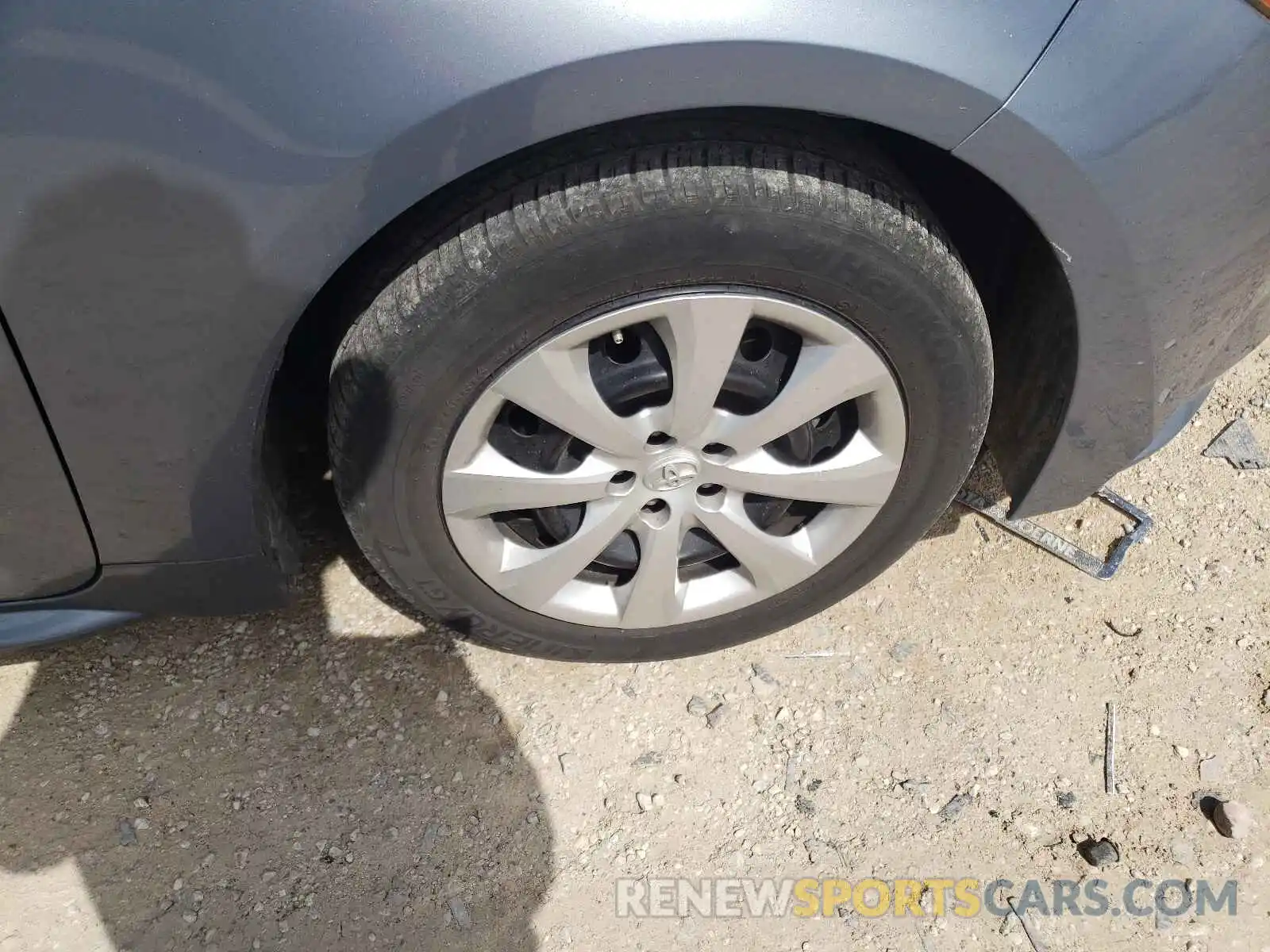 9 Photograph of a damaged car 5YFEPRAE0LP097050 TOYOTA COROLLA 2020