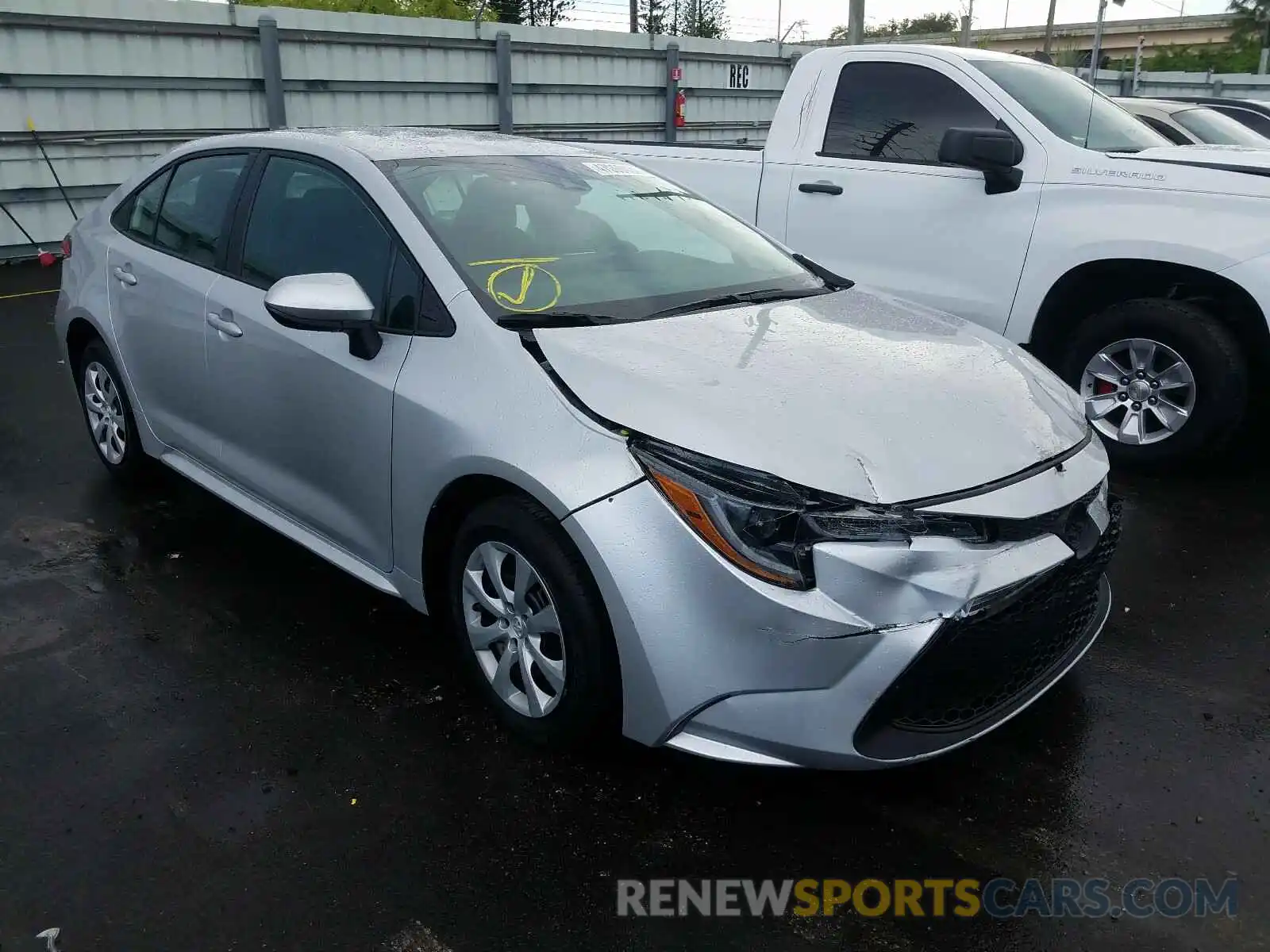 1 Photograph of a damaged car 5YFEPRAE0LP105213 TOYOTA COROLLA 2020