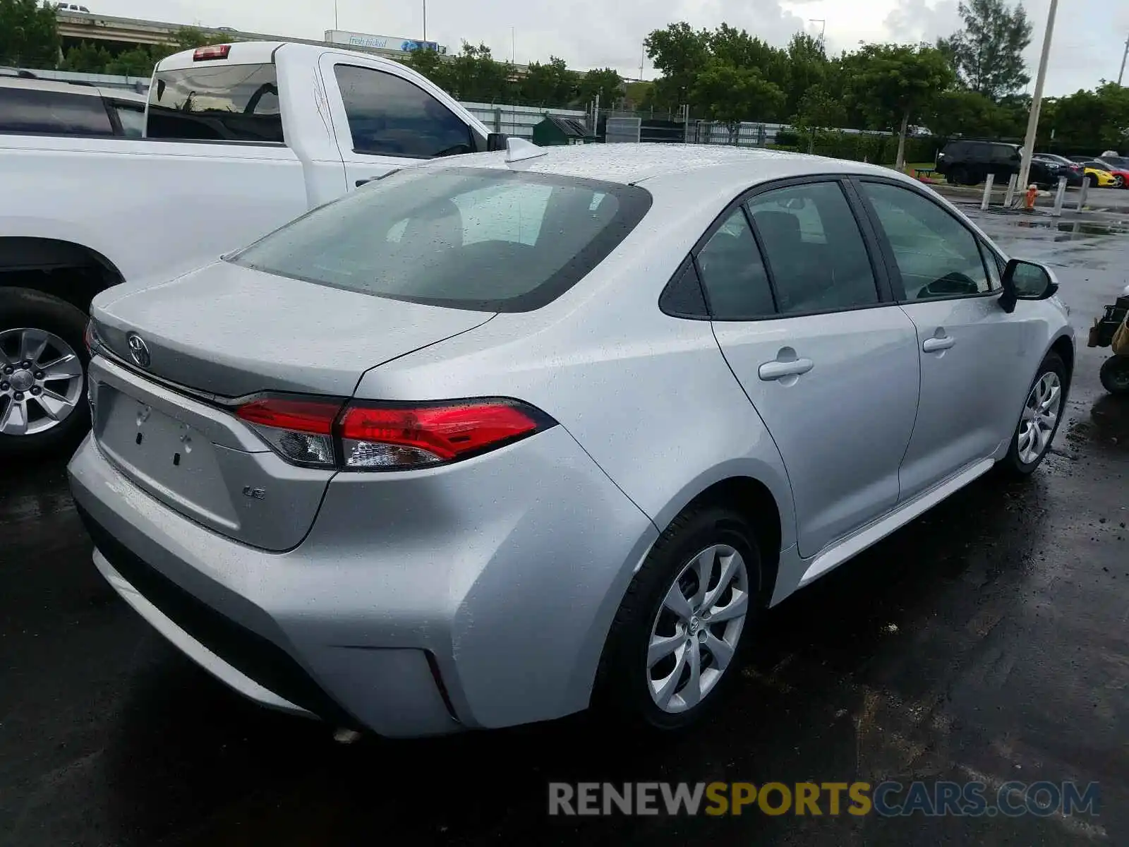 4 Photograph of a damaged car 5YFEPRAE0LP105213 TOYOTA COROLLA 2020