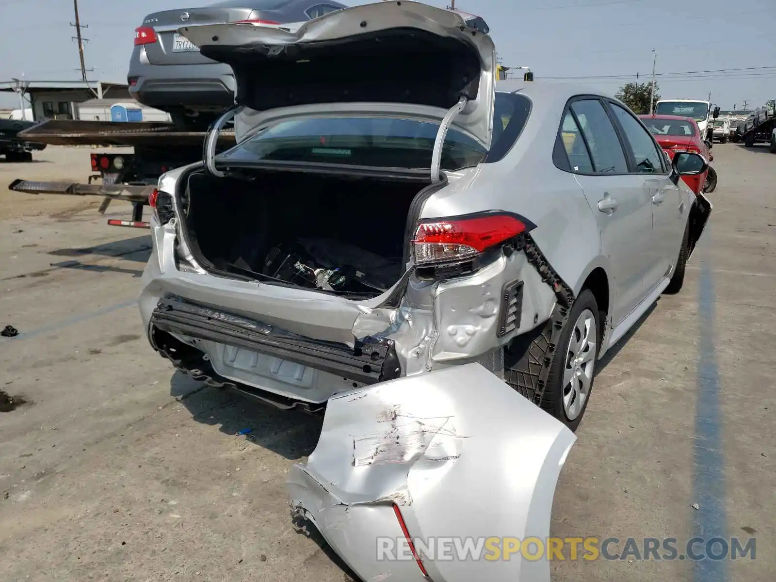 4 Photograph of a damaged car 5YFEPRAE0LP105972 TOYOTA COROLLA 2020