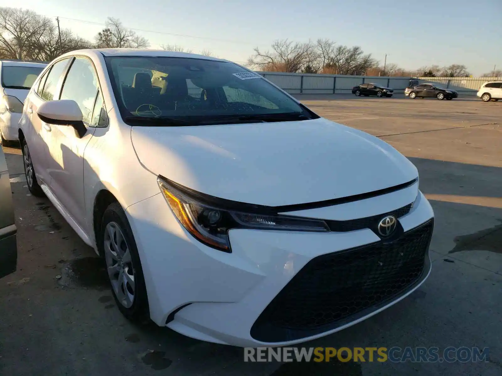 1 Photograph of a damaged car 5YFEPRAE0LP106040 TOYOTA COROLLA 2020