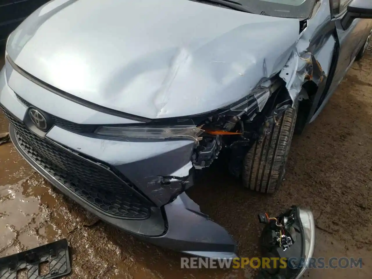 9 Photograph of a damaged car 5YFEPRAE0LP108175 TOYOTA COROLLA 2020