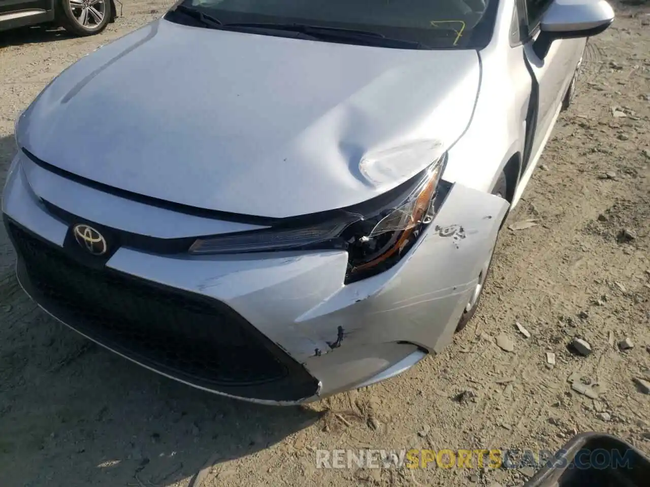 9 Photograph of a damaged car 5YFEPRAE0LP110475 TOYOTA COROLLA 2020