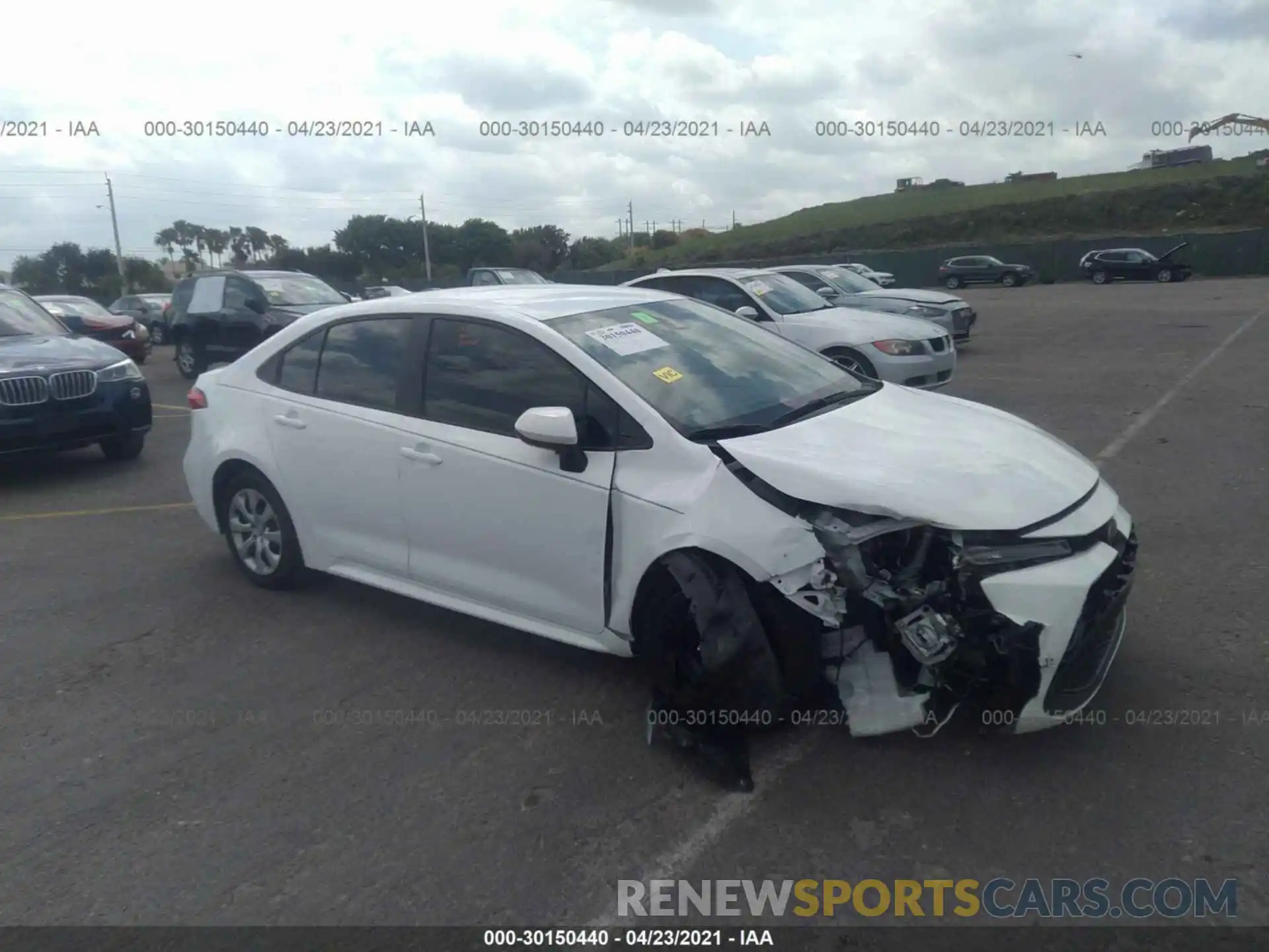 1 Photograph of a damaged car 5YFEPRAE0LP110556 TOYOTA COROLLA 2020