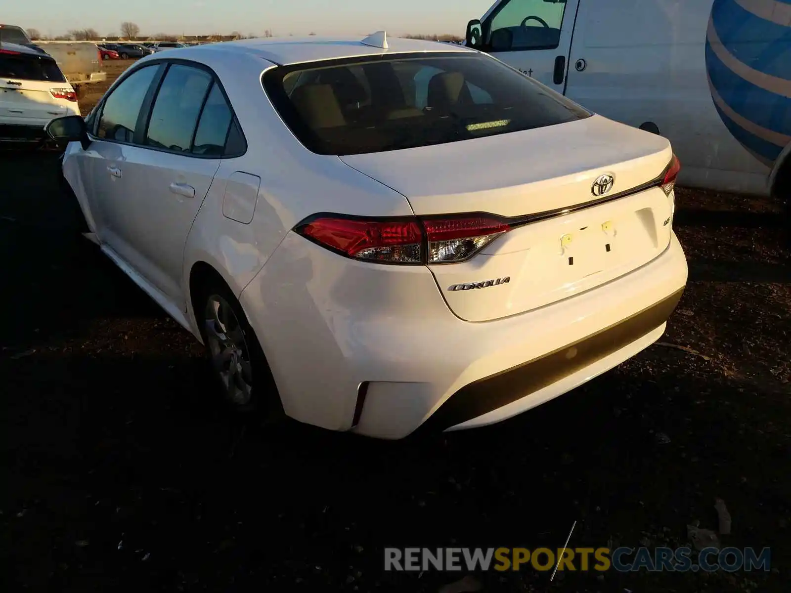 3 Photograph of a damaged car 5YFEPRAE0LP117068 TOYOTA COROLLA 2020