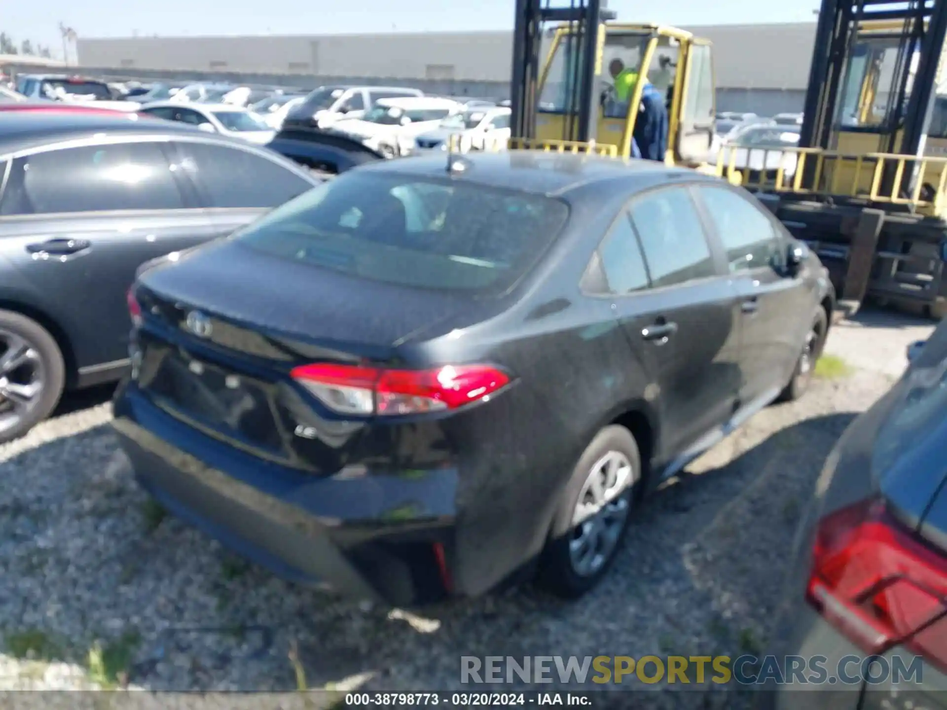 4 Photograph of a damaged car 5YFEPRAE0LP123307 TOYOTA COROLLA 2020